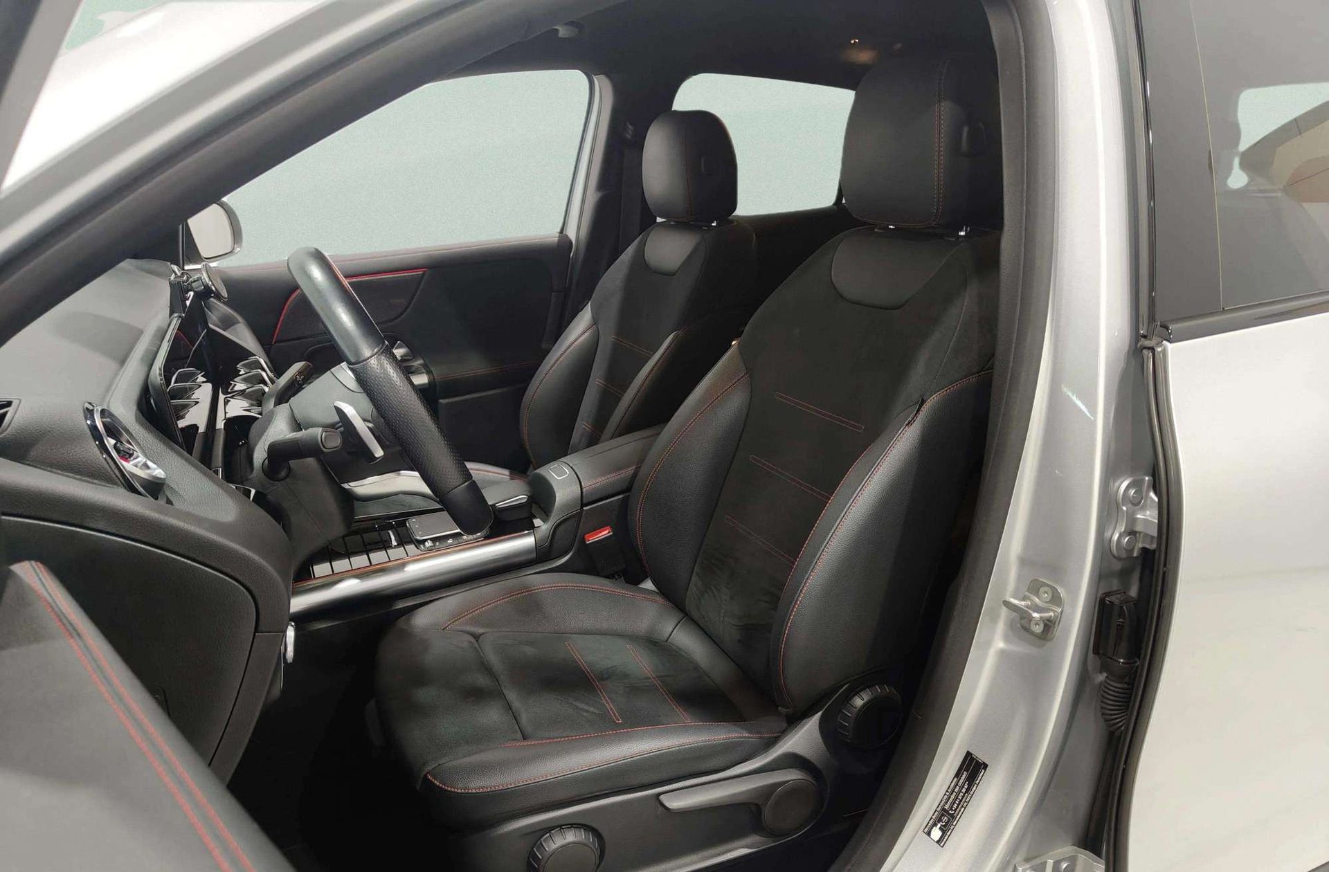 Mercedes-Benz GLA 200 d Pack AMG - foto 14