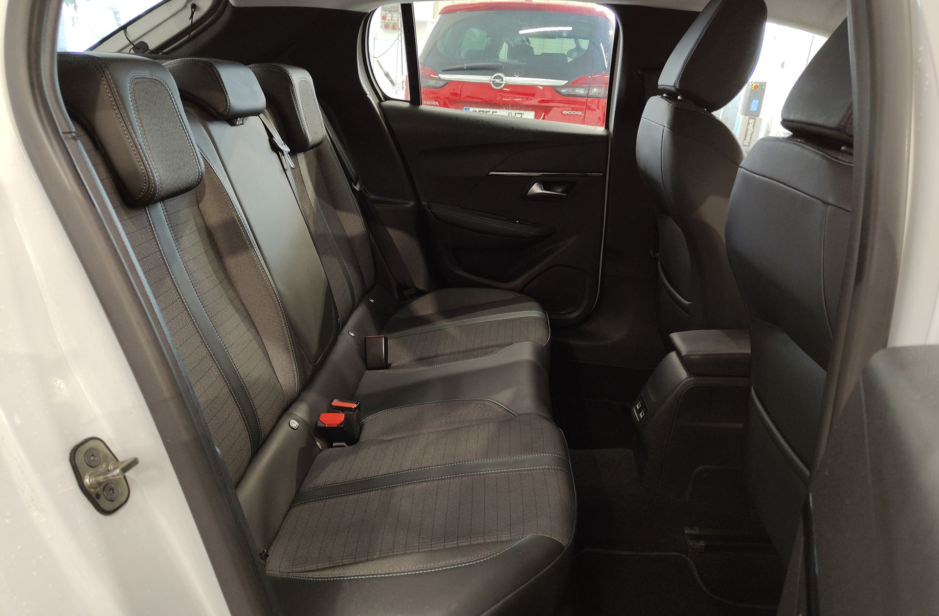 Peugeot 208 BlueHDi 100 Allure - foto 17
