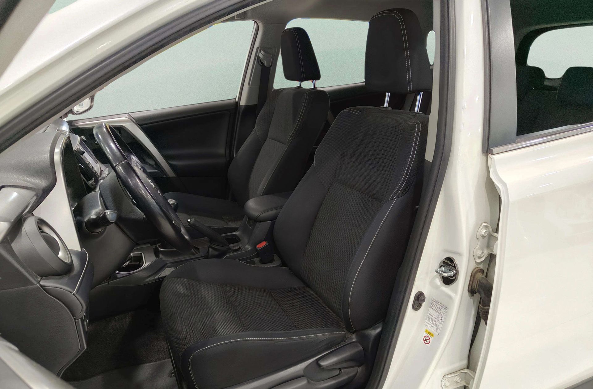 Toyota RAV4 150D 2WD Advance - foto 9