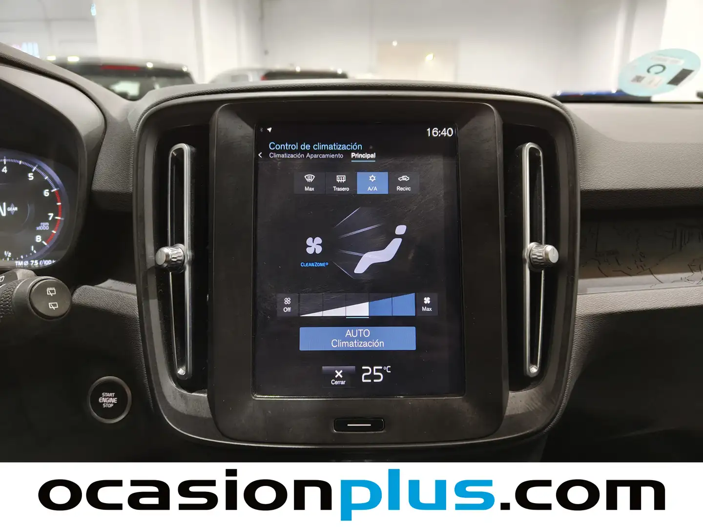 Foto Volvo XC40 Volvo XC40 T2 Momentum Core (129 CV)