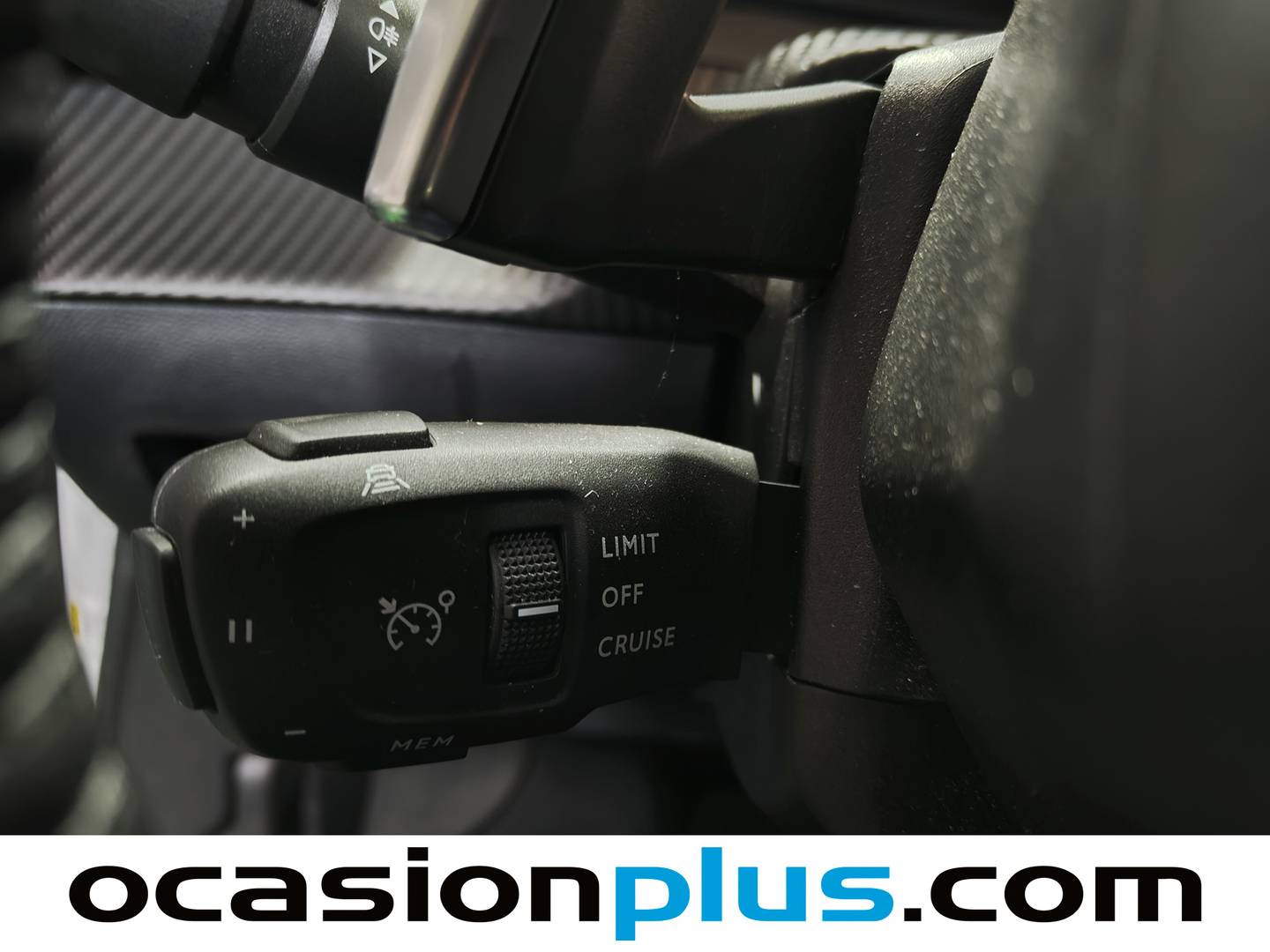 Foto Peugeot 2008 Peugeot 2008 Allure Hybrid eDCS6 (136 CV)