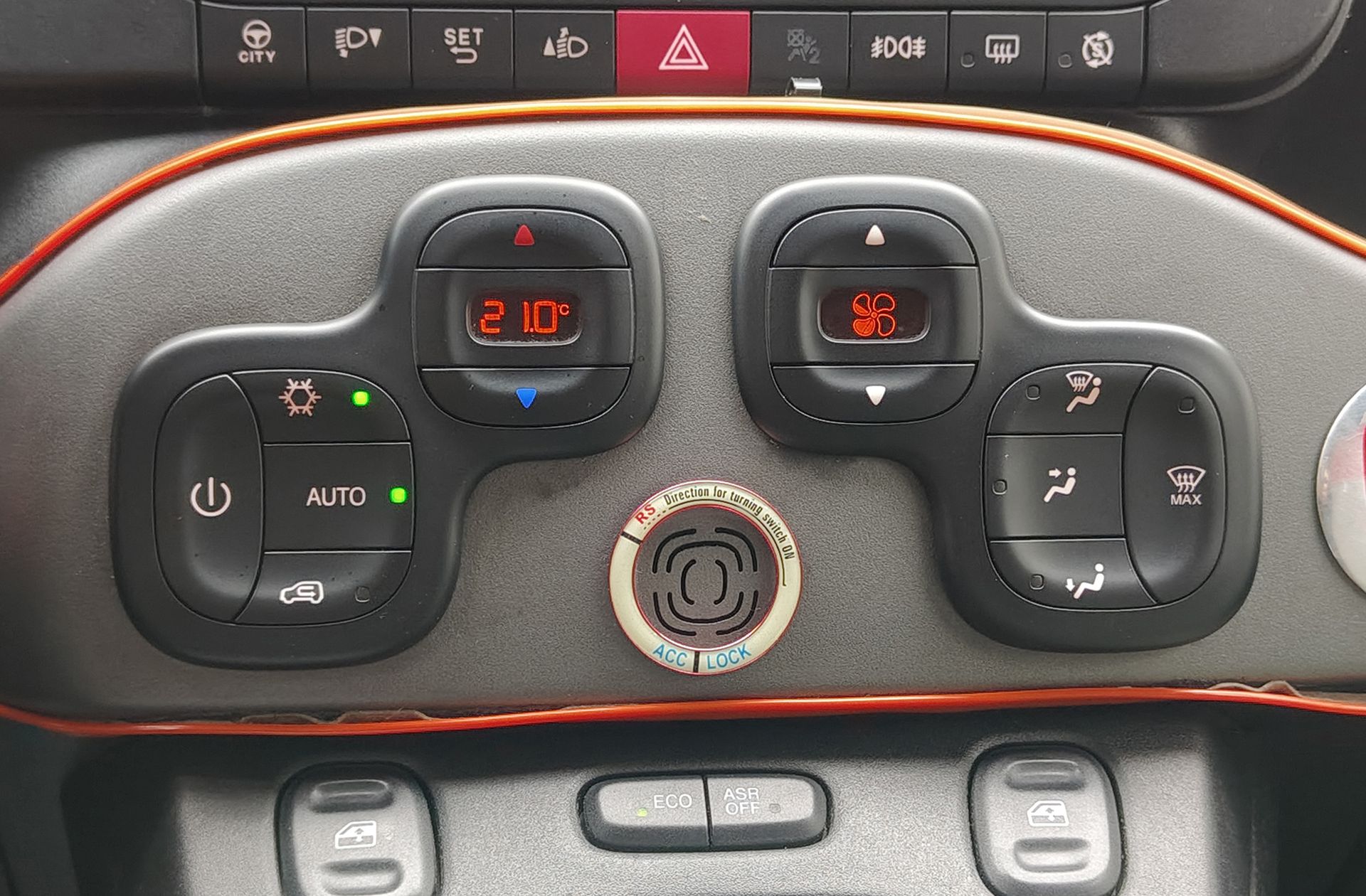 Fiat Panda 0.9 TwinAir Lounge - foto 25
