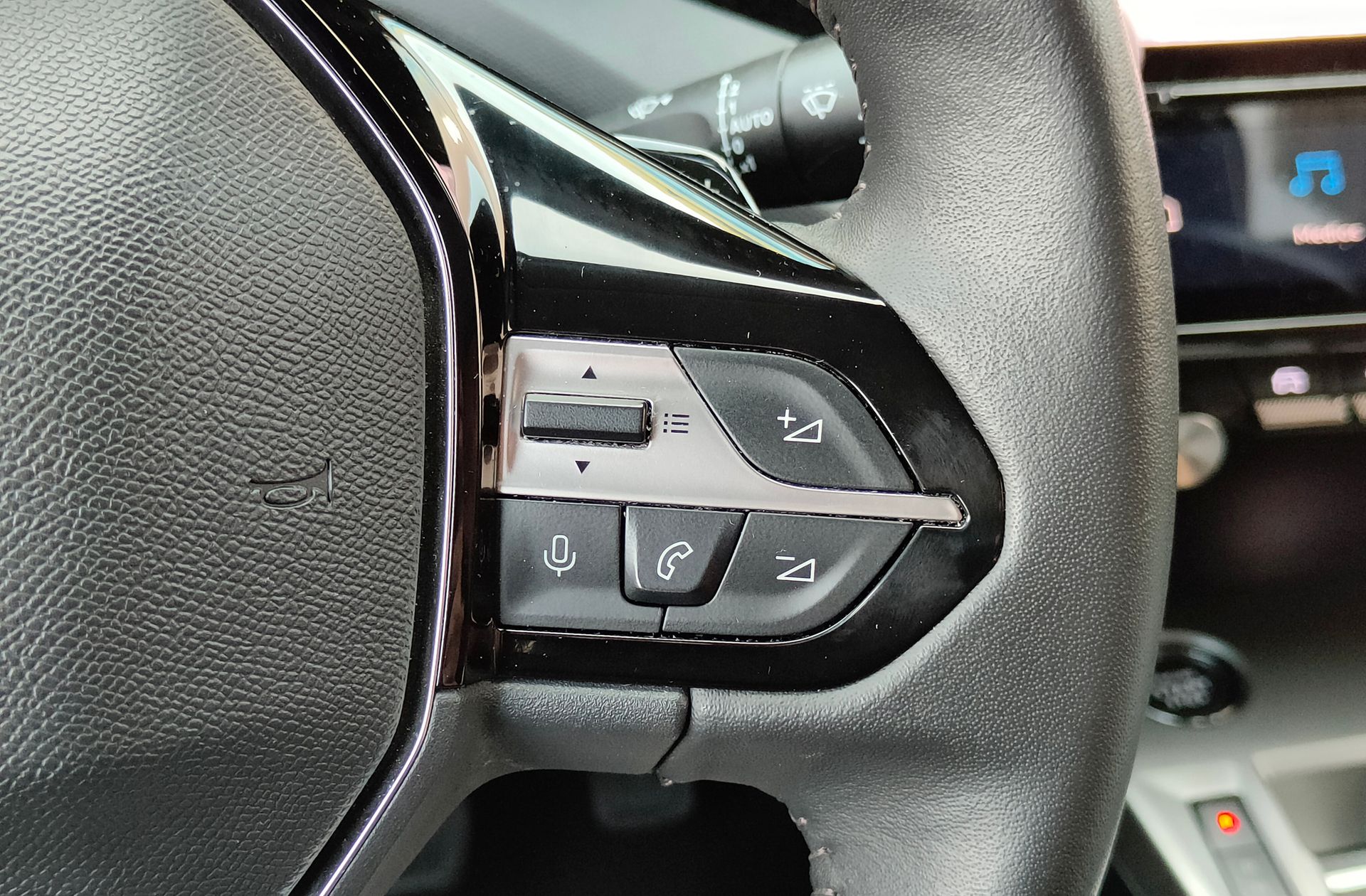 Peugeot 408 PHEV 180 Allure Pack e-EAT8 - foto 26