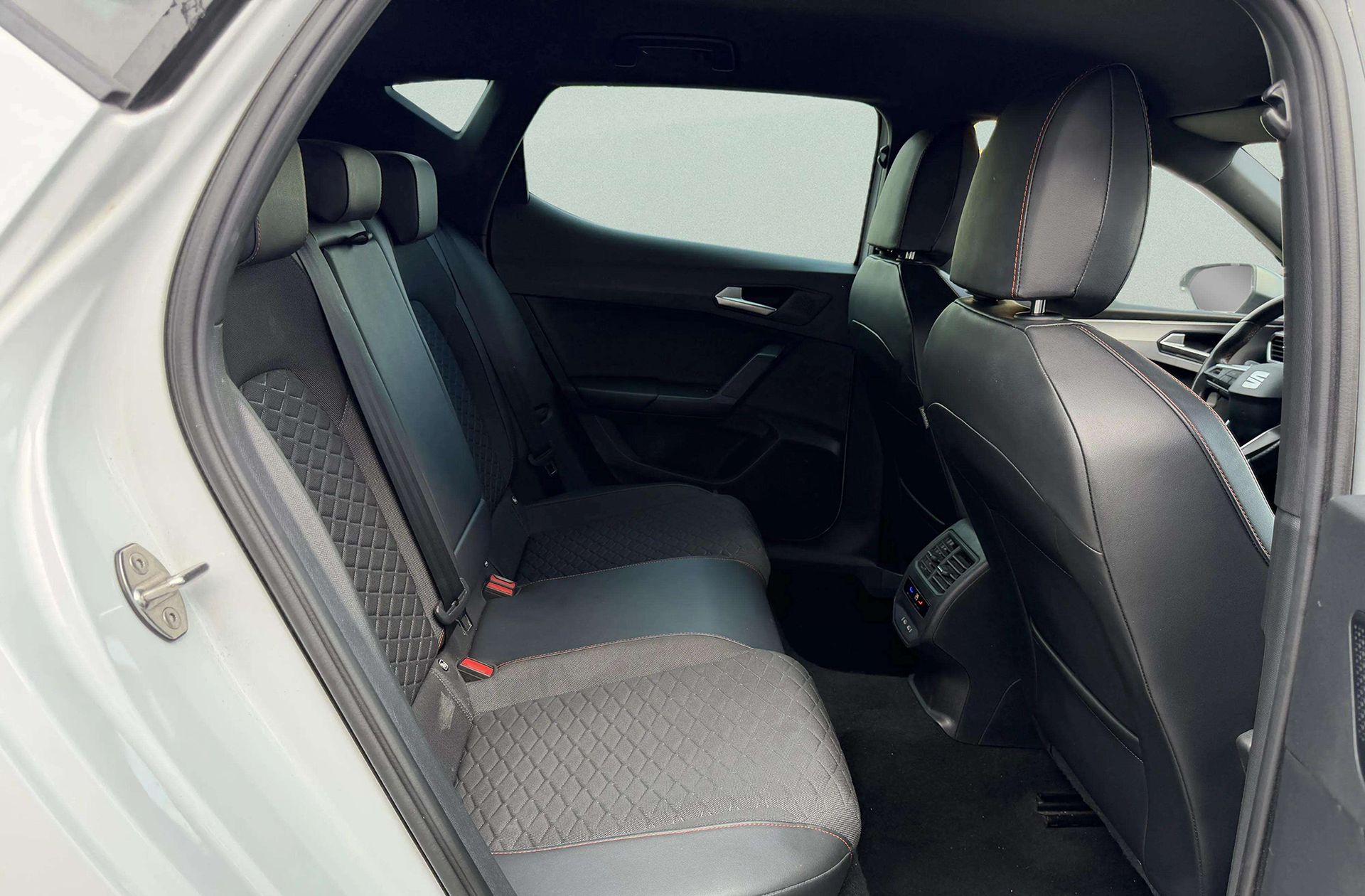 SEAT León 1.0 TSI FR 25 Aniversario - foto 18