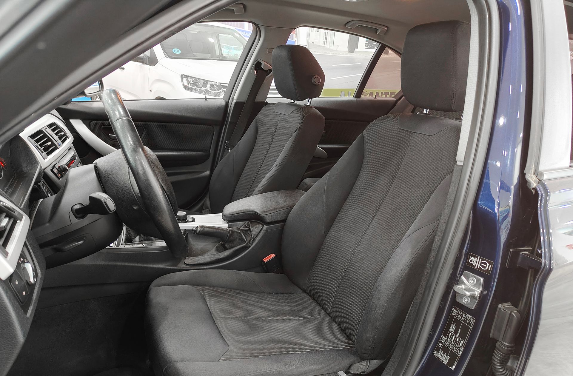 BMW Serie 3 318d - foto 9