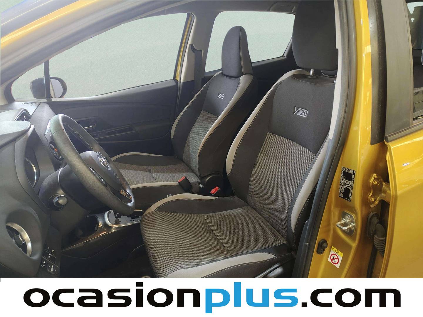 Foto asientos delanteros Toyota Yaris Toyota Yaris 1.5 100H Feel 20 Aniversario (100 CV)