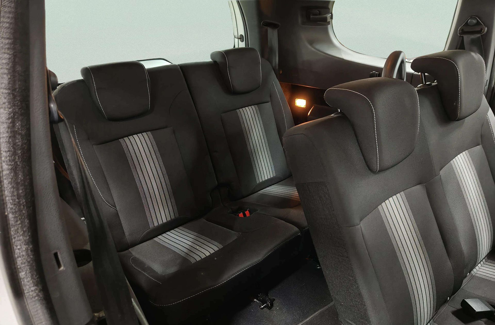 Dacia Lodgy Serie Limitada Nómada 1.6 7 plazas - foto 6