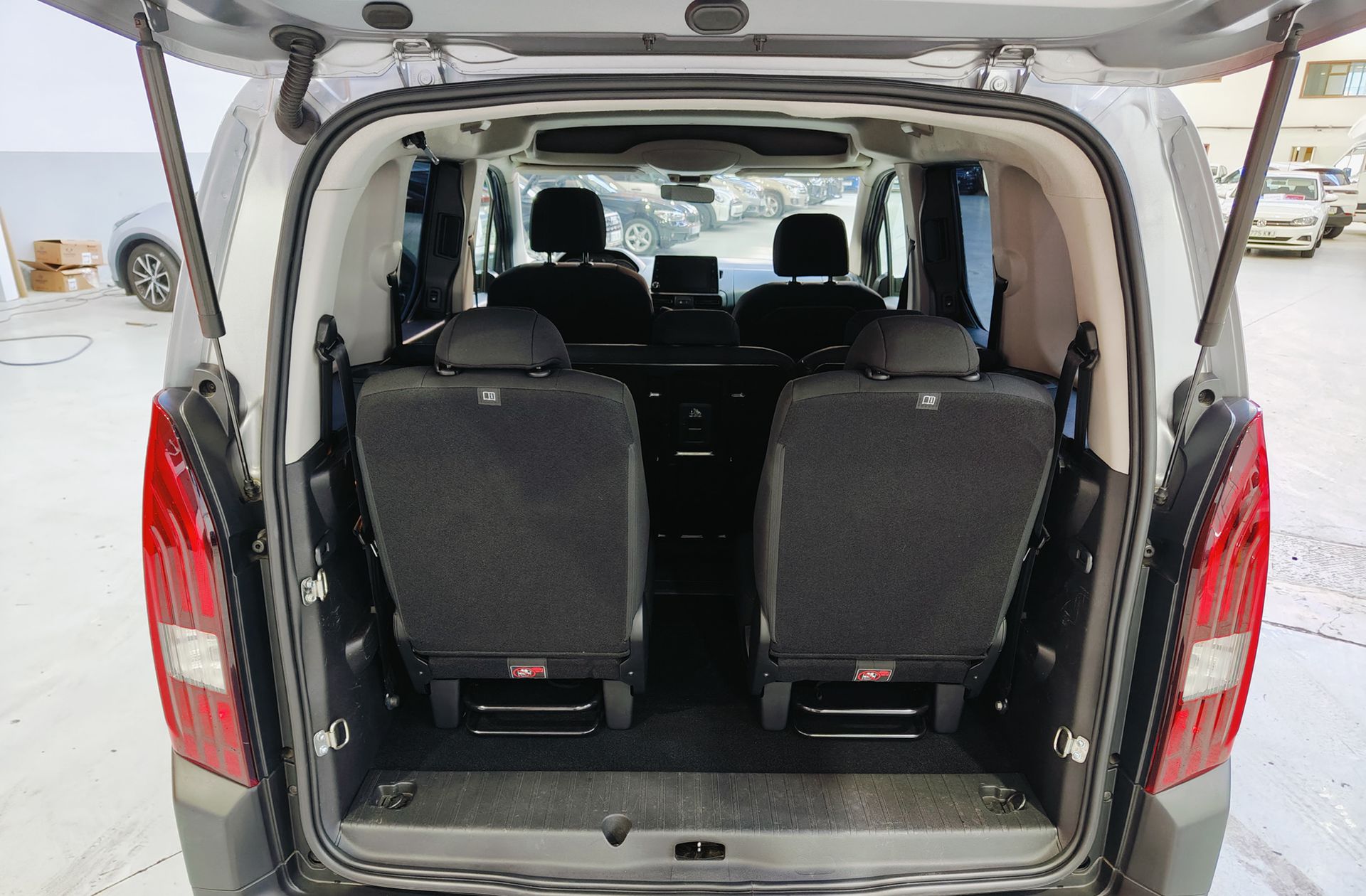 Peugeot Rifter BlueHDi 130 Allure Standard 7 plazas - foto 16