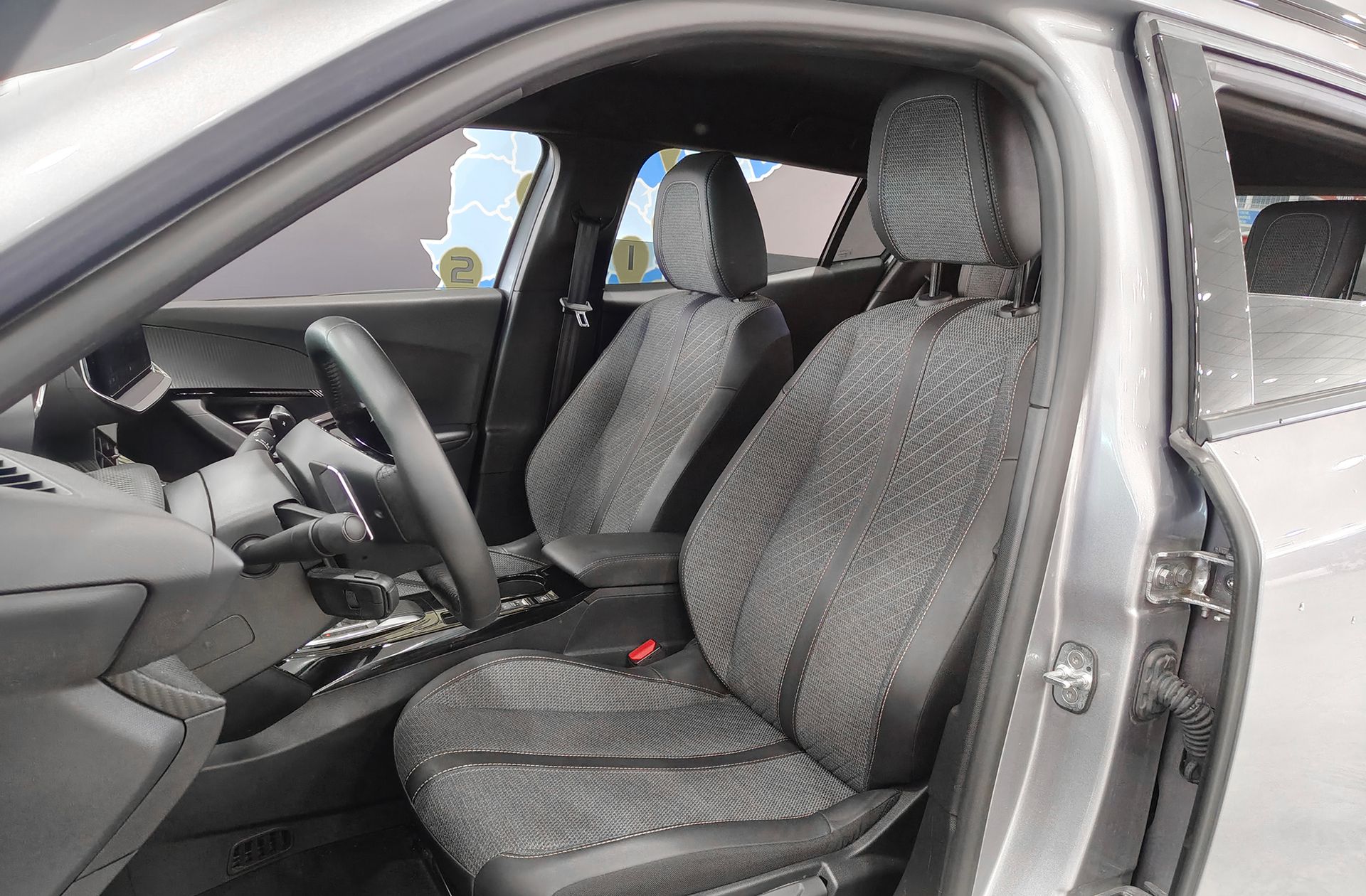 Peugeot 2008 Allure Hybrid eDCS6 - foto 12