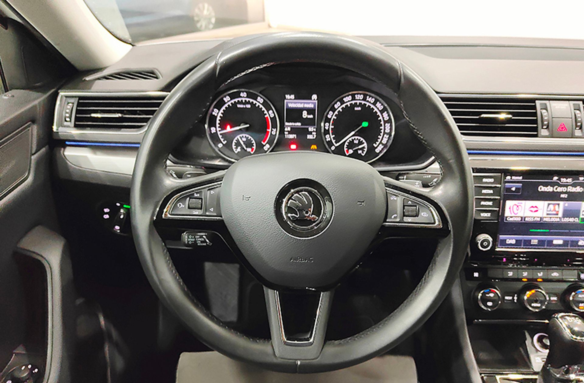 Škoda Superb 1.4 TSI Style DSG - foto 24