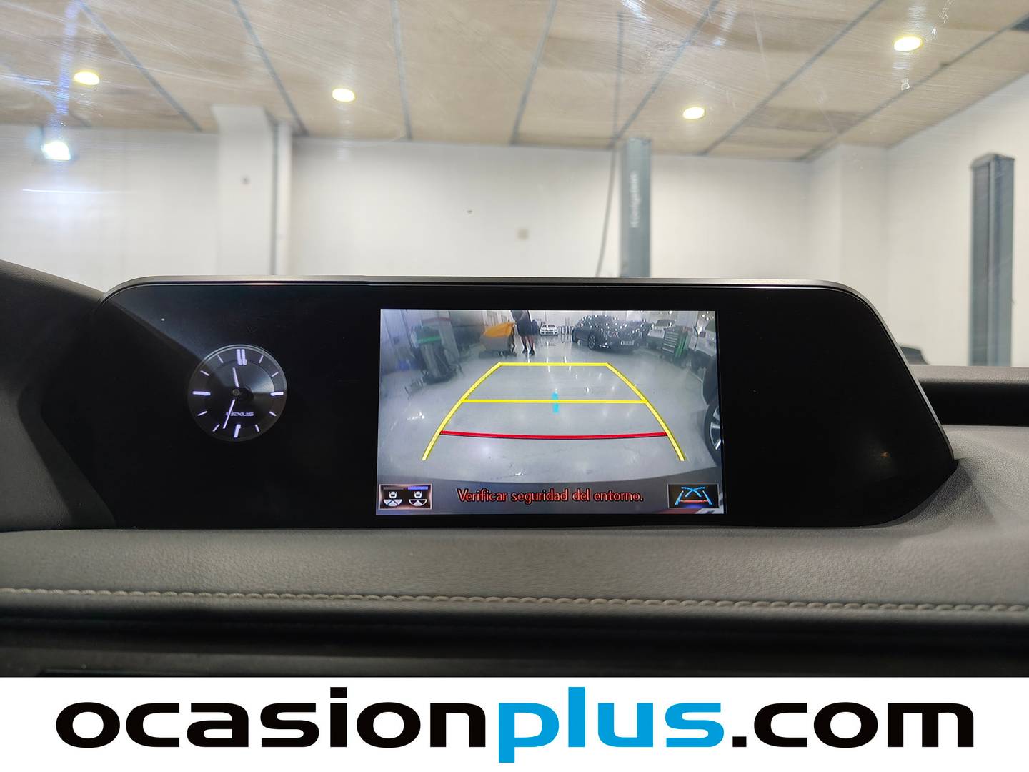 Extras y acabados del Lexus UX Lexus UX 250h Business 2WD (184 CV)