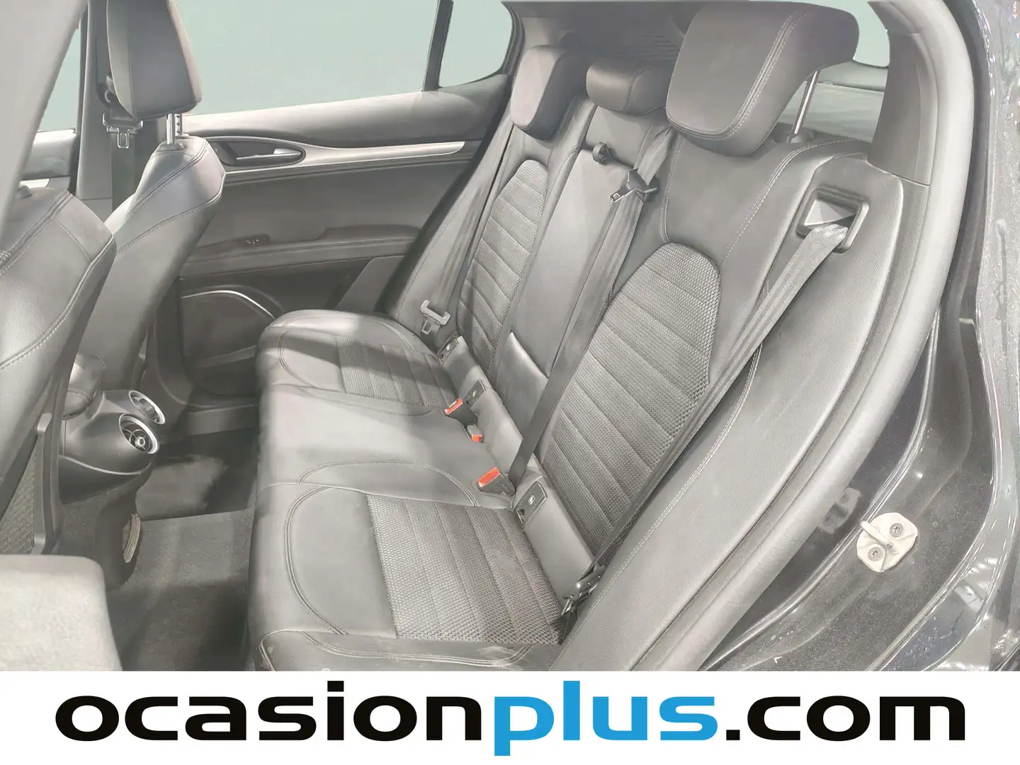 Foto Alfa Romeo Stelvio Alfa Romeo Stelvio 2.0 Gasolina Sprint Q4 Auto (200 CV)