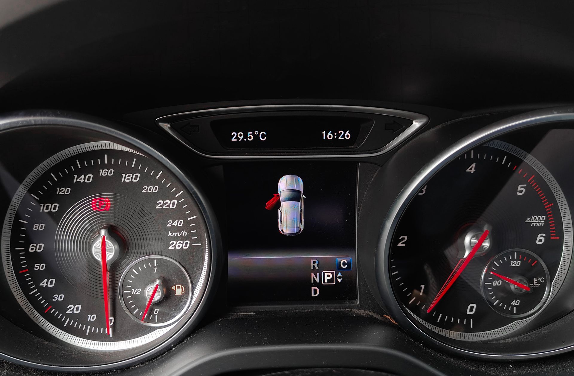 Mercedes-Benz GLA 200 d Pack AMG - foto 29