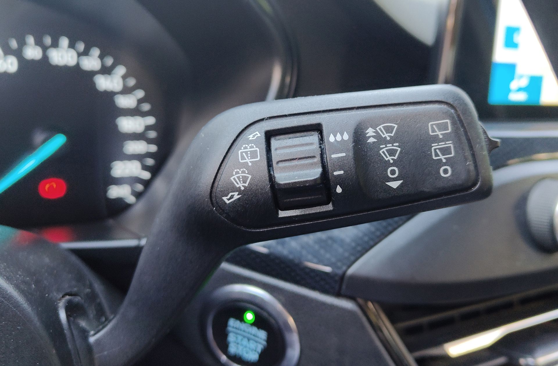Ford Focus 1.0 EcoBoost Active - foto 29