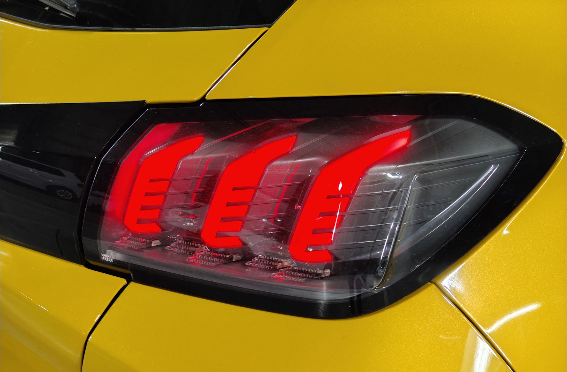 Peugeot 208 PureTech 100 GT - foto 17