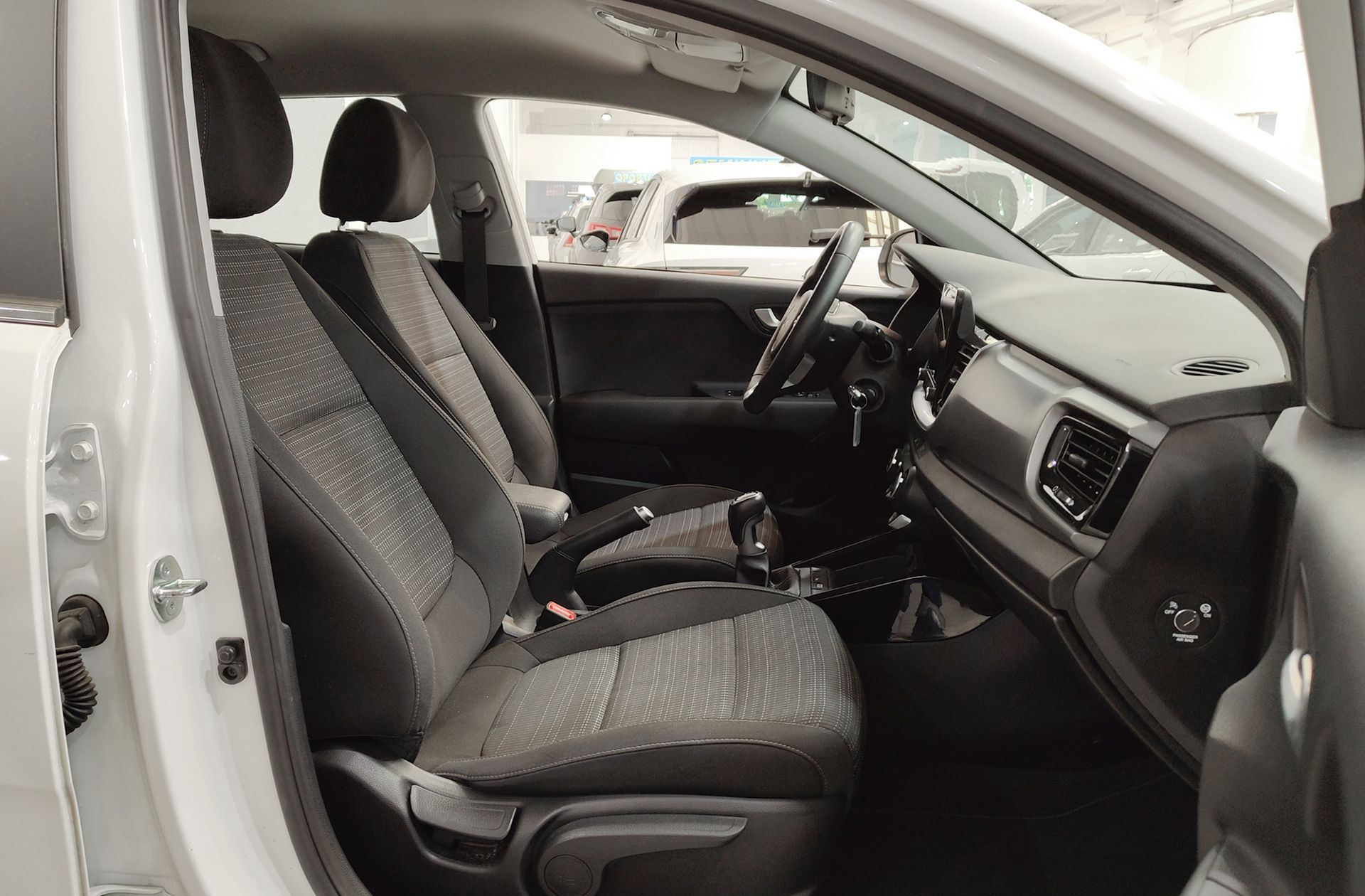 Kia Stonic 1.0 T-GDi MHEV Drive - foto 17