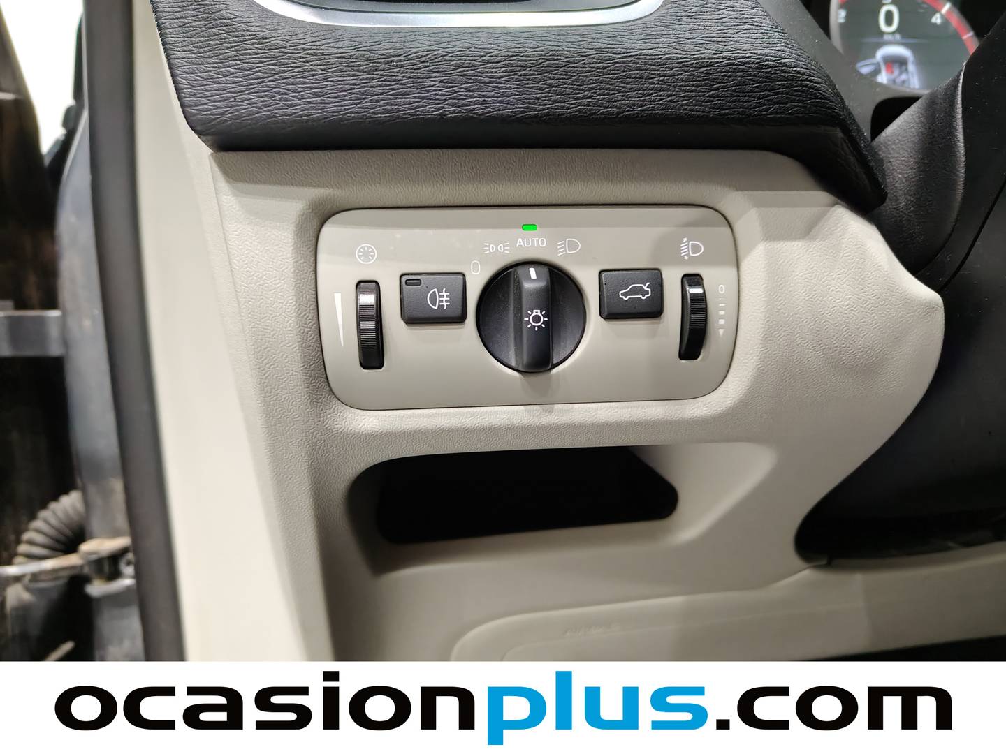 Foto Volvo V40 Cross Country Volvo V40 Cross Country D3 Momentum Auto  (150 CV)