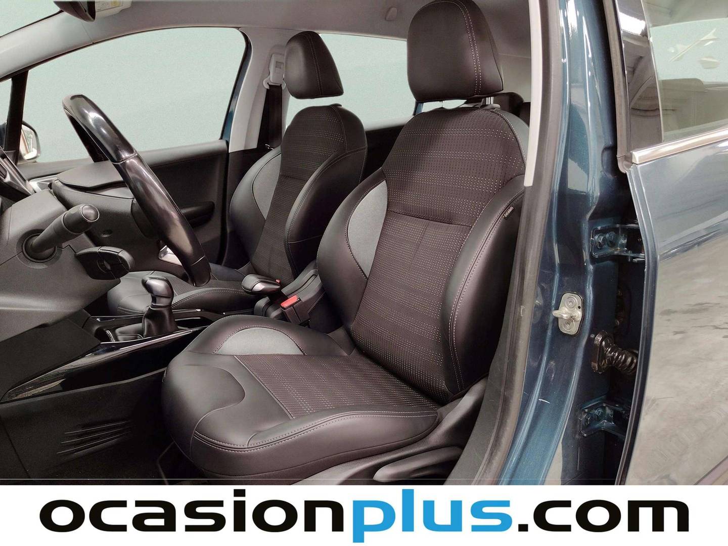 Foto asientos delanteros Peugeot 2008 Peugeot 2008 BlueHDi 100 Allure (100 CV)