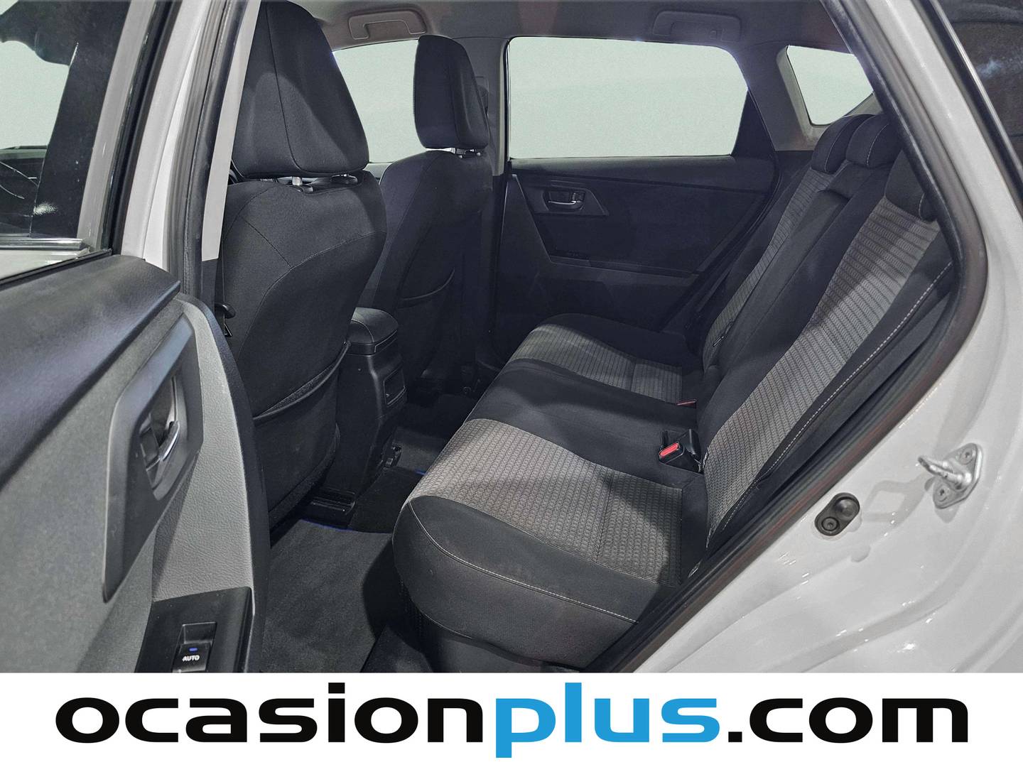 Foto asientos traseros Toyota Auris Toyota Auris 140H Hybrid Feel! (136 CV)