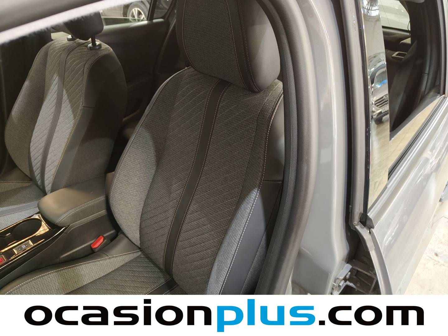 Peugeot 208 Peugeot 208 Allure Hybrid eDCS6 (100 CV) 2025