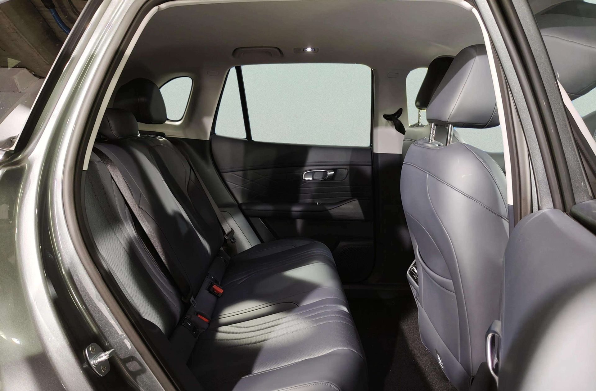 Geely Starray EM-i 1.5 PHEV Pro - foto 24