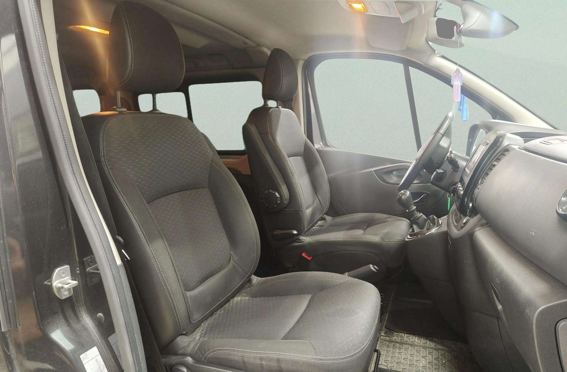 Opel Vivaro Combi 1.6 CDTI L2 2.9t Plus-6 - foto 18