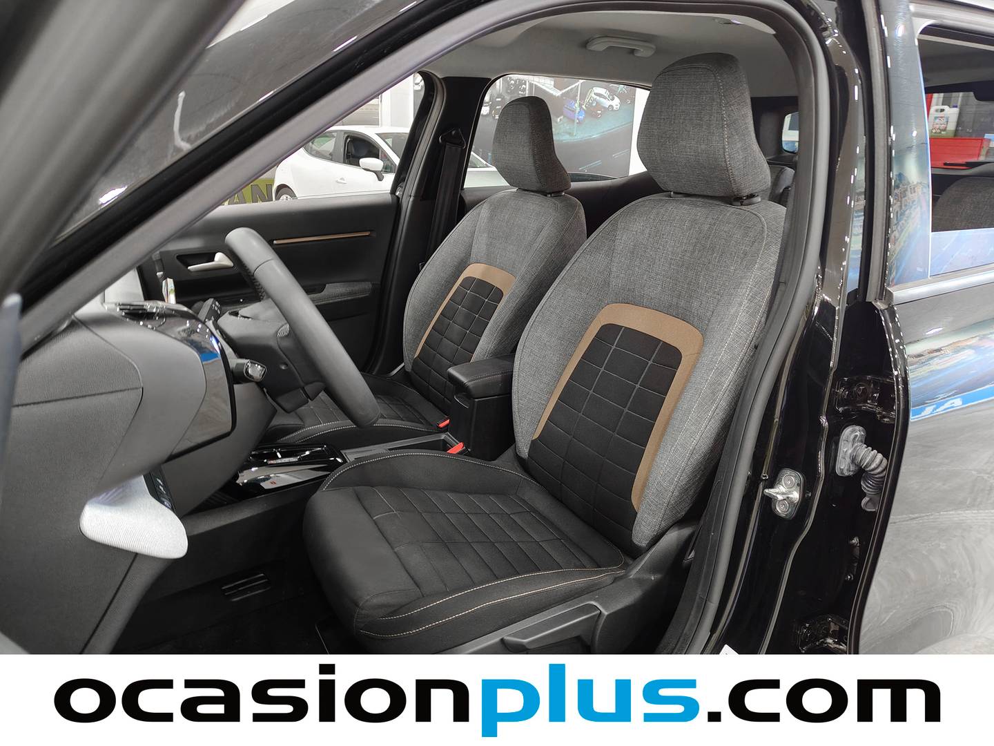 Foto asientos delanteros Citroën C3 Aircross Citroën C3 Aircross Hybrid 145 Plus e-DCS6 (145 CV)