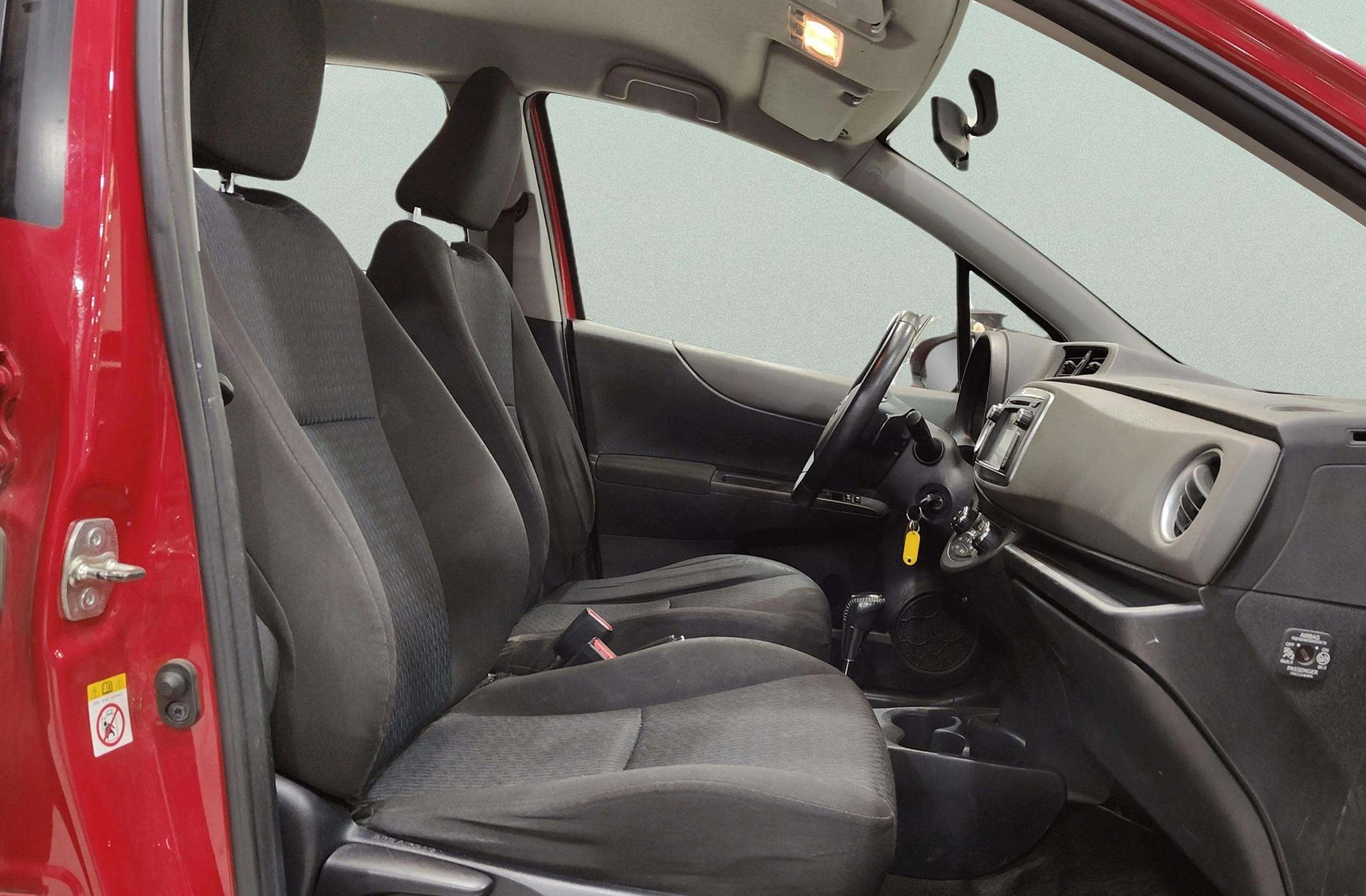 Toyota Yaris 100 Active MultiDrive - foto 15