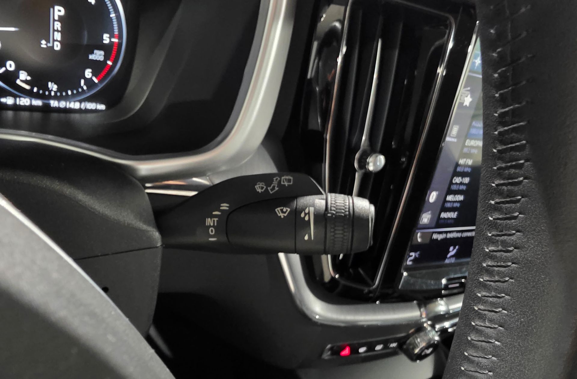 Volvo XC60 D4 Business Plus - foto 29