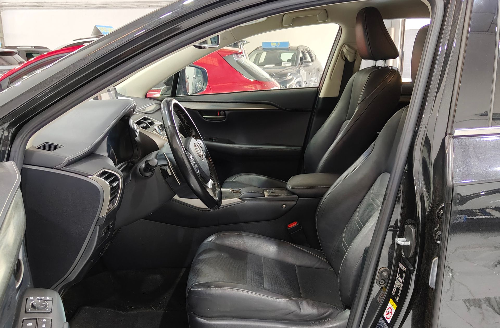 Lexus NX 300h Executive 4WD - foto 11