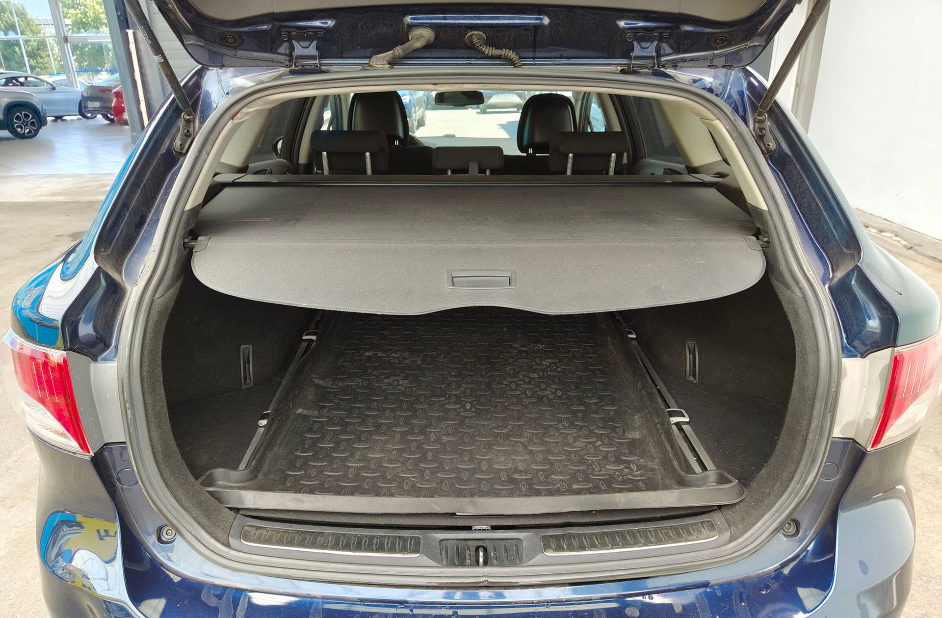 Toyota Avensis 2.2 D-4D Cross Sport Advance - foto 14