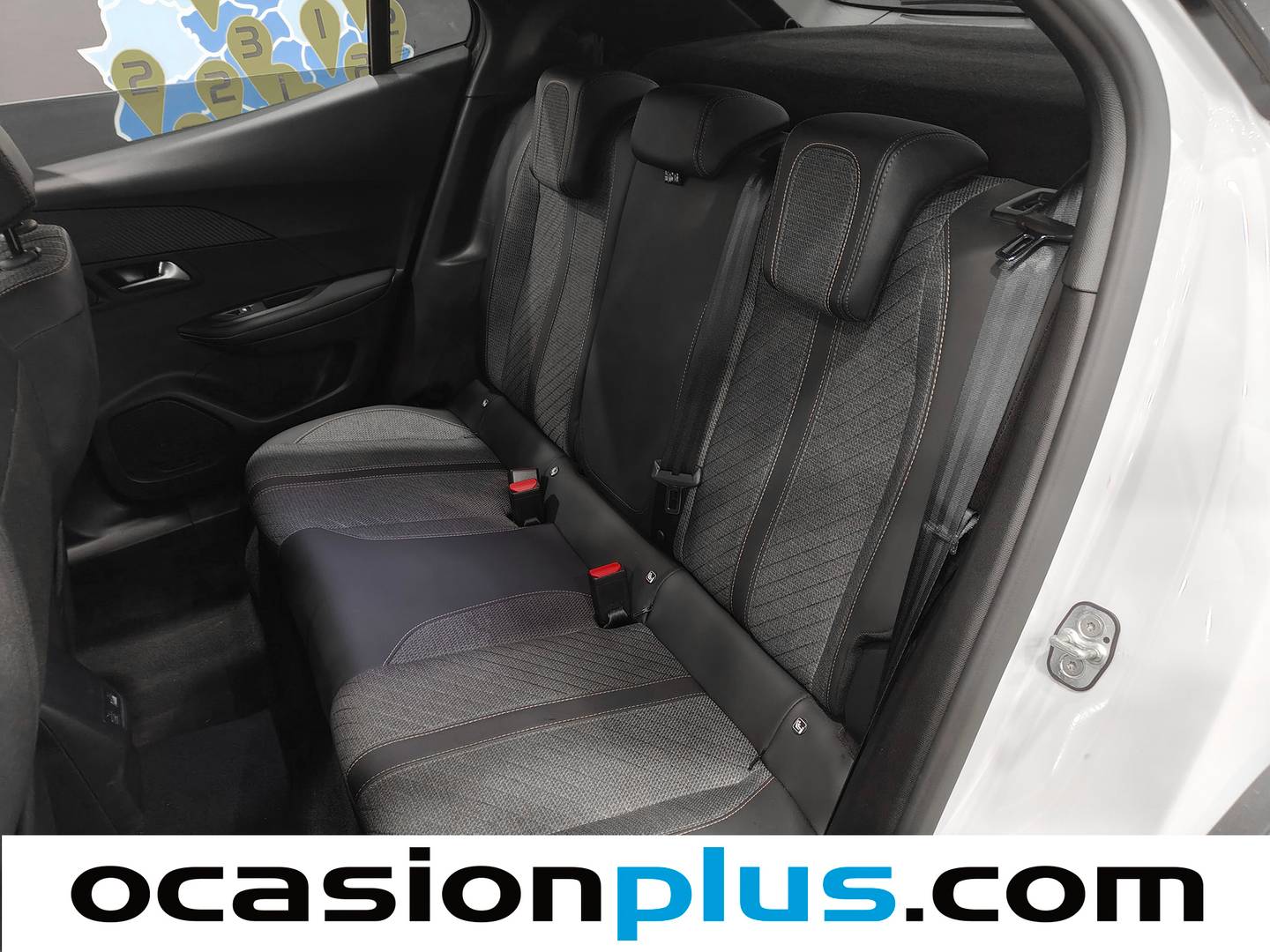Foto asientos traseros Peugeot 2008 Peugeot 2008 Allure Hybrid eDCS6 107 kW (145 CV)