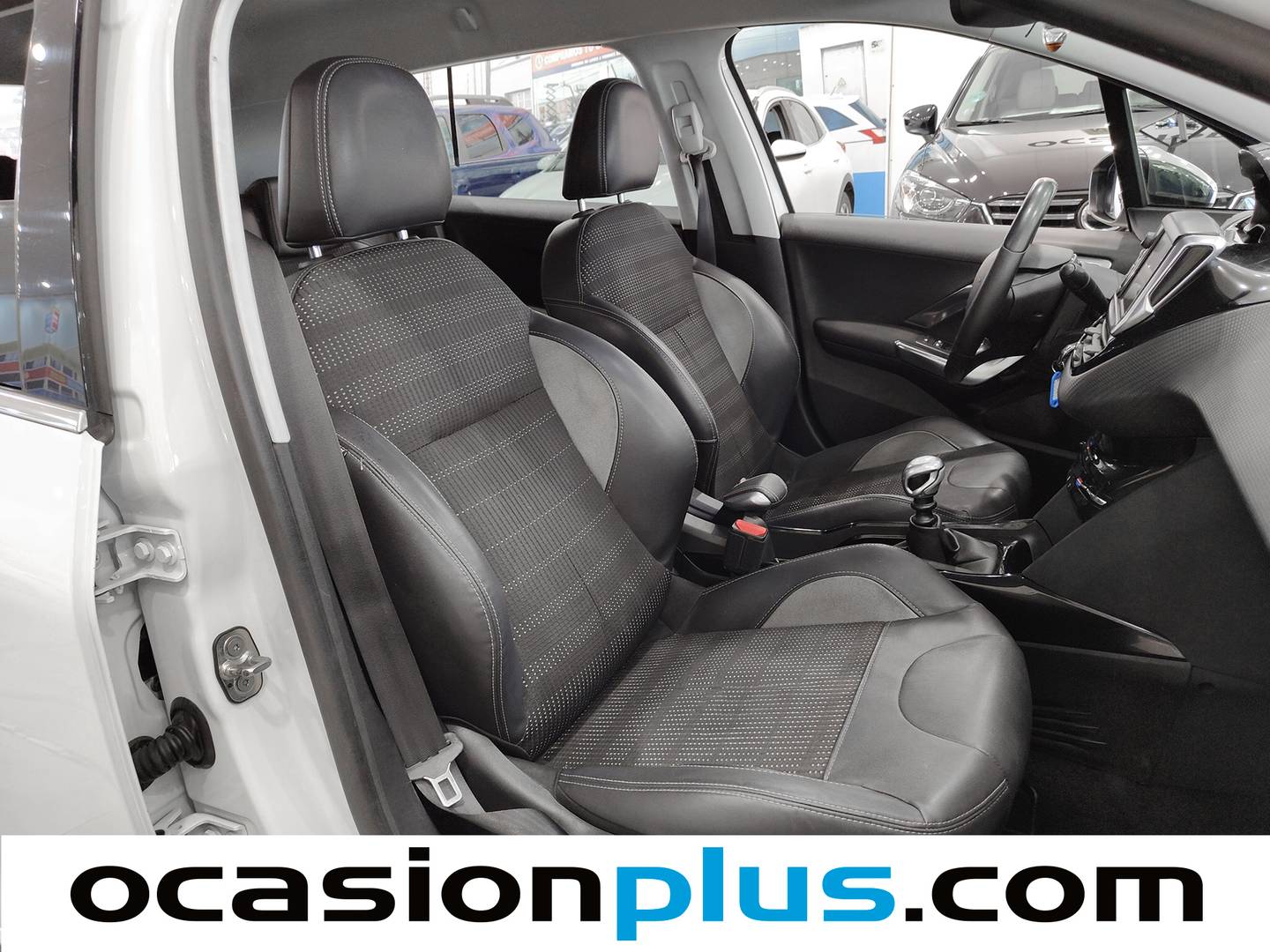 Extras del Peugeot 2008 Peugeot 2008 e-HDI 115 Allure (115 CV)