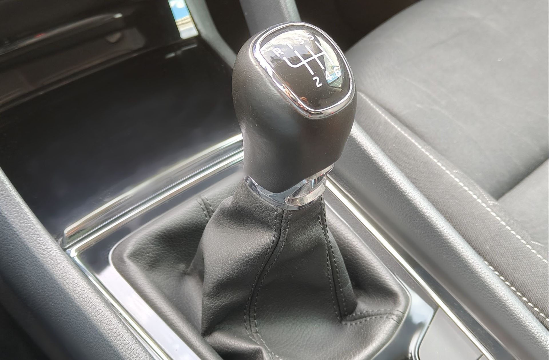 Škoda Karoq 1.6 TDI Ambition - foto 5