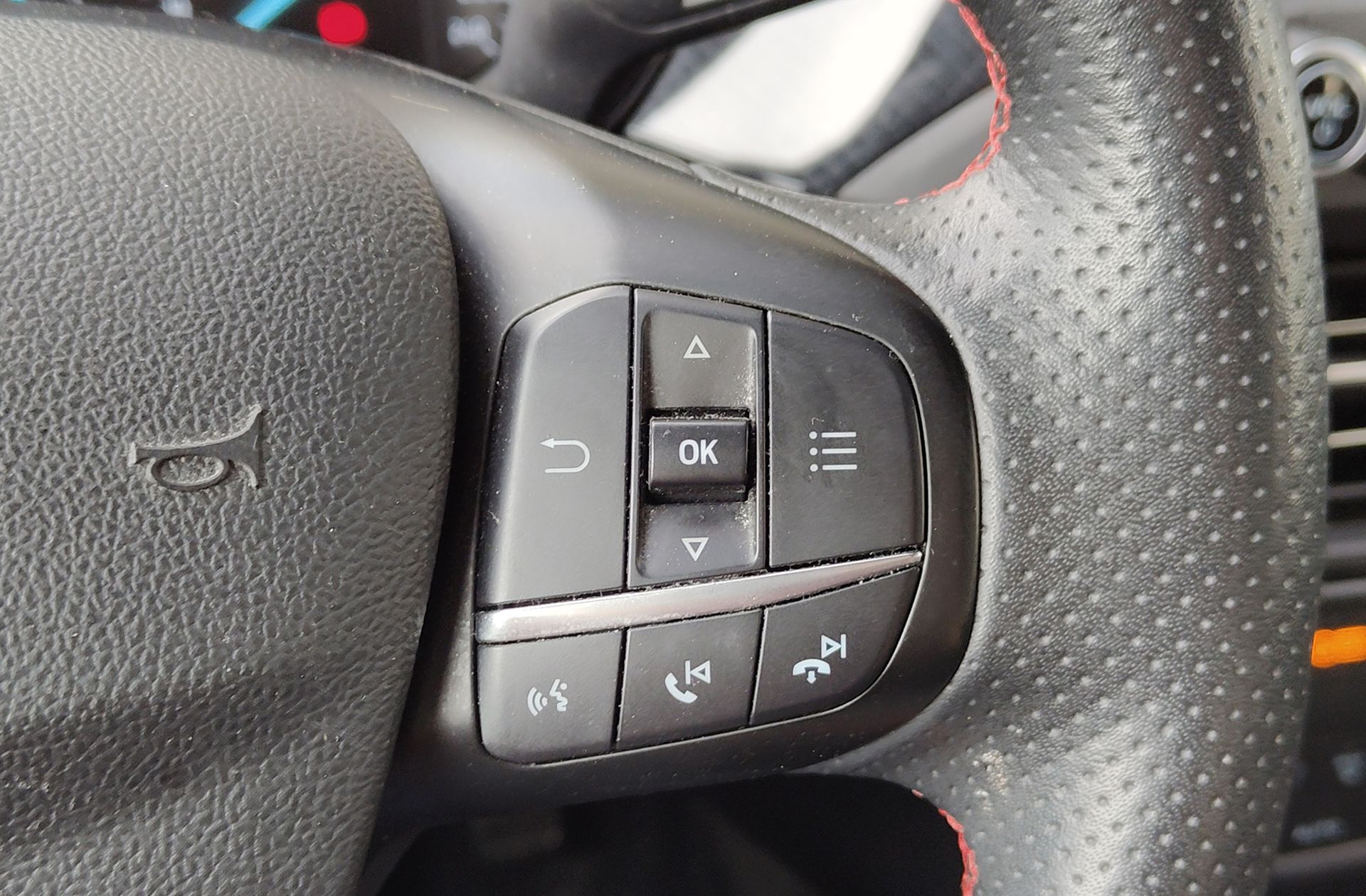 Ford Focus 1.0 EcoBoost MHEV ST-Line - foto 28