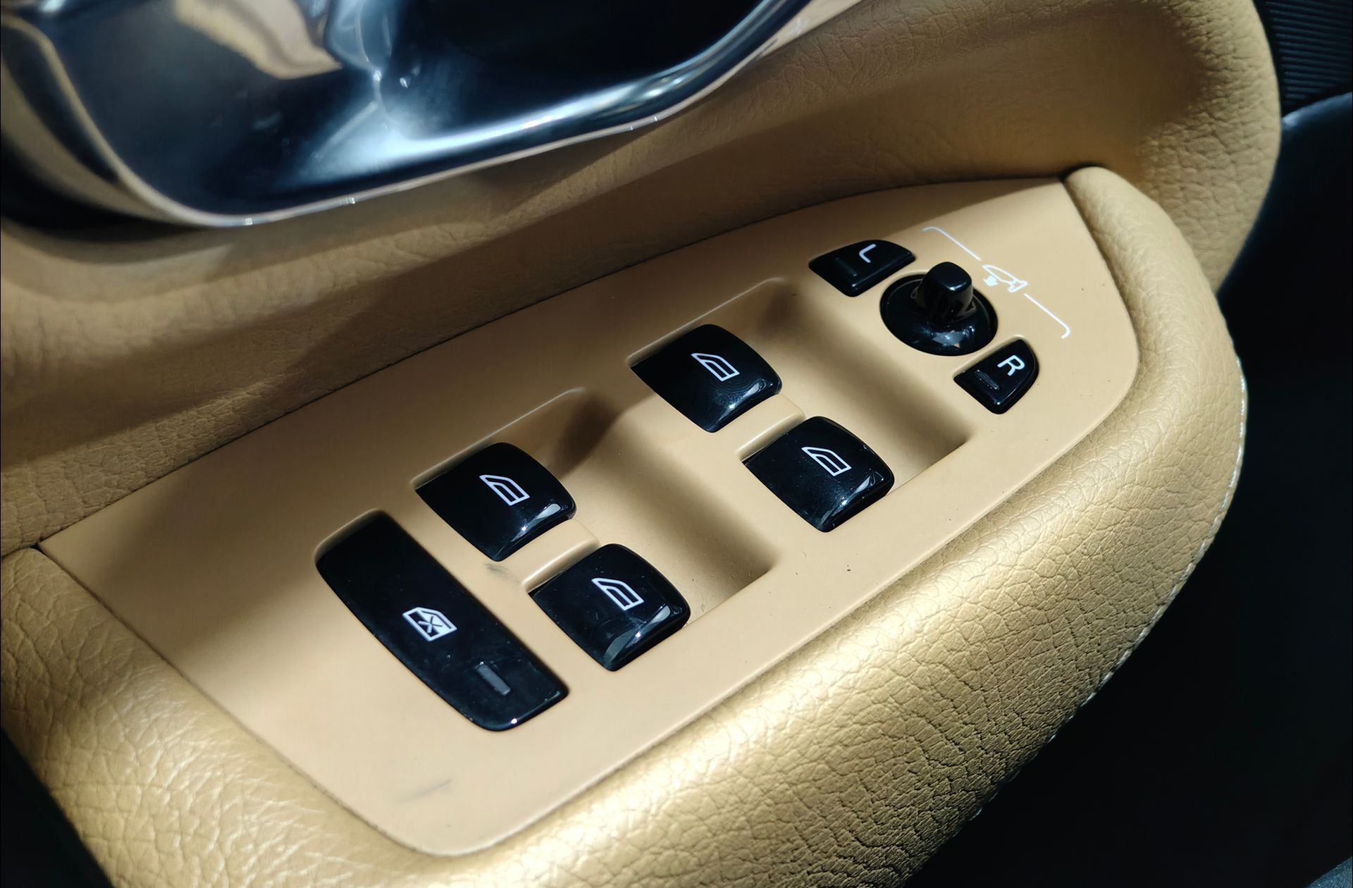 Volvo XC90 D5 Momentum AWD 7 plazas - foto 40