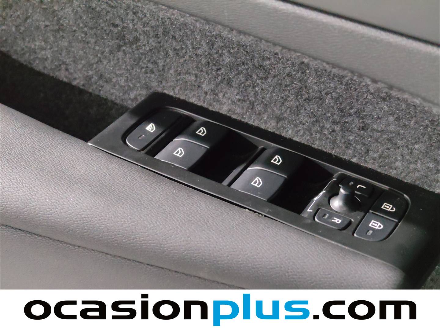 Foto Volvo XC40 Volvo XC40 T2 Momentum Core (129 CV)