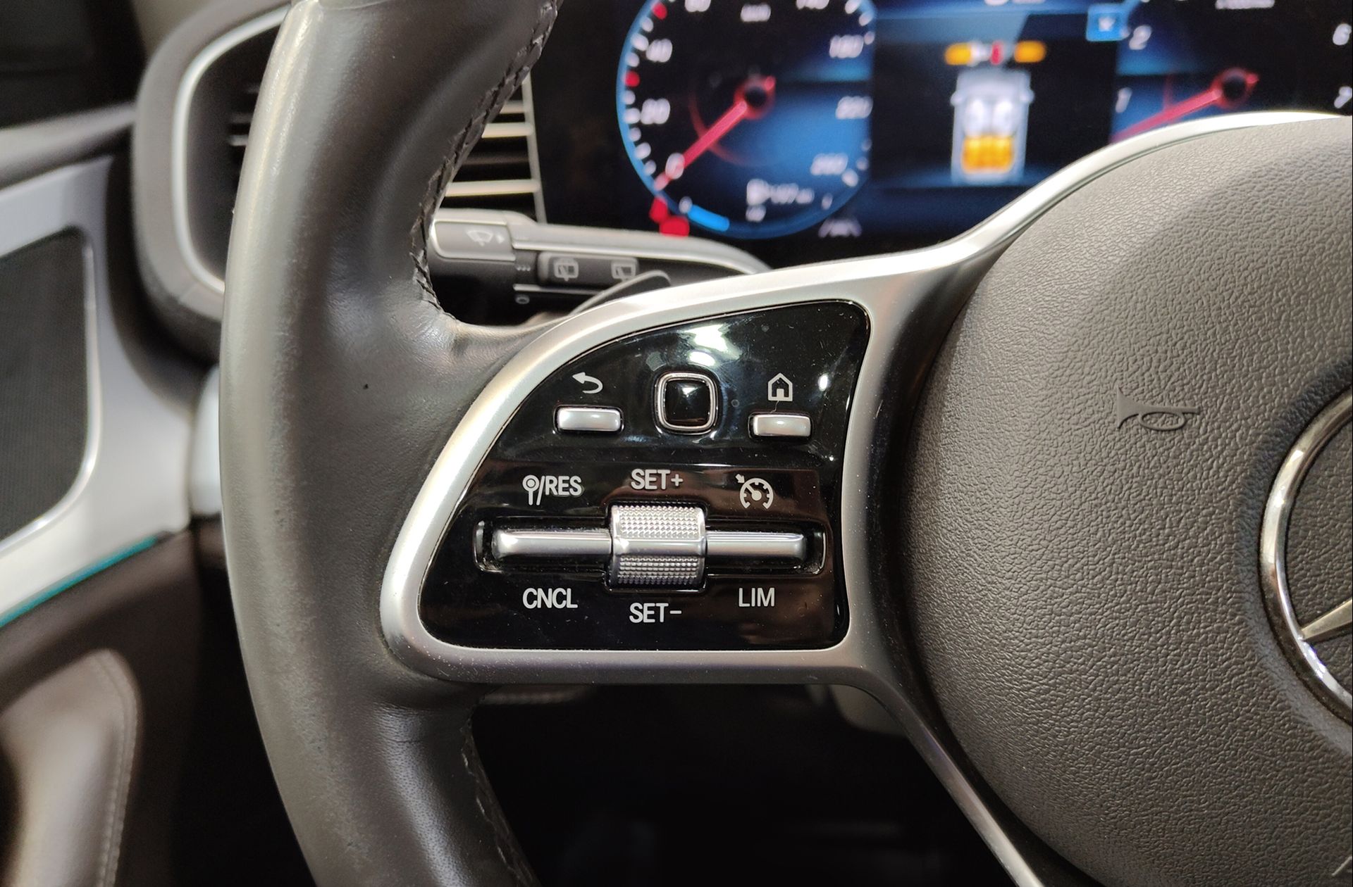 Mercedes-Benz GLE 450 4Matic - foto 38