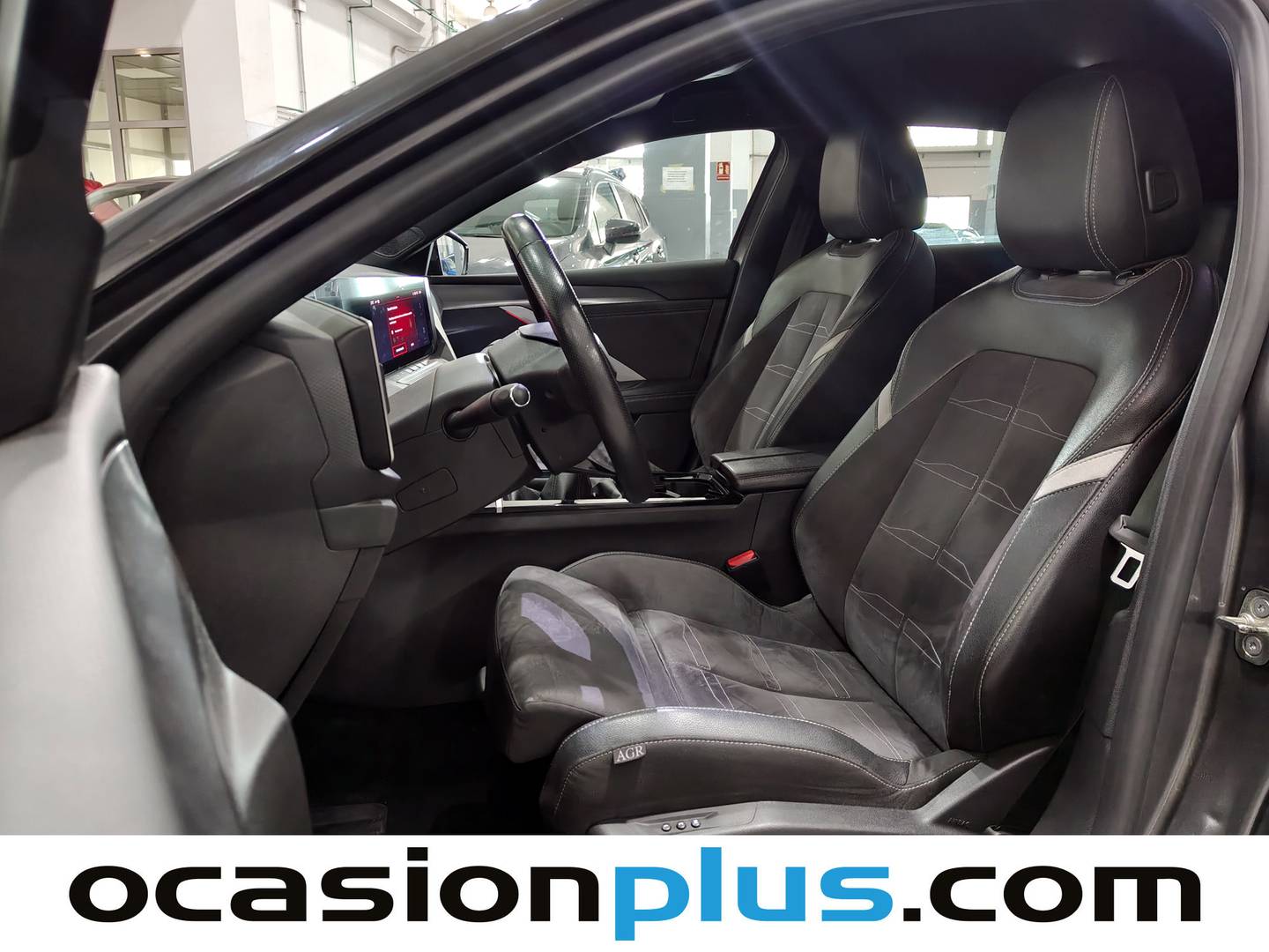 Foto asientos delanteros Opel Astra Opel Astra 1.2 Turbo XHT GS Line (130 CV)