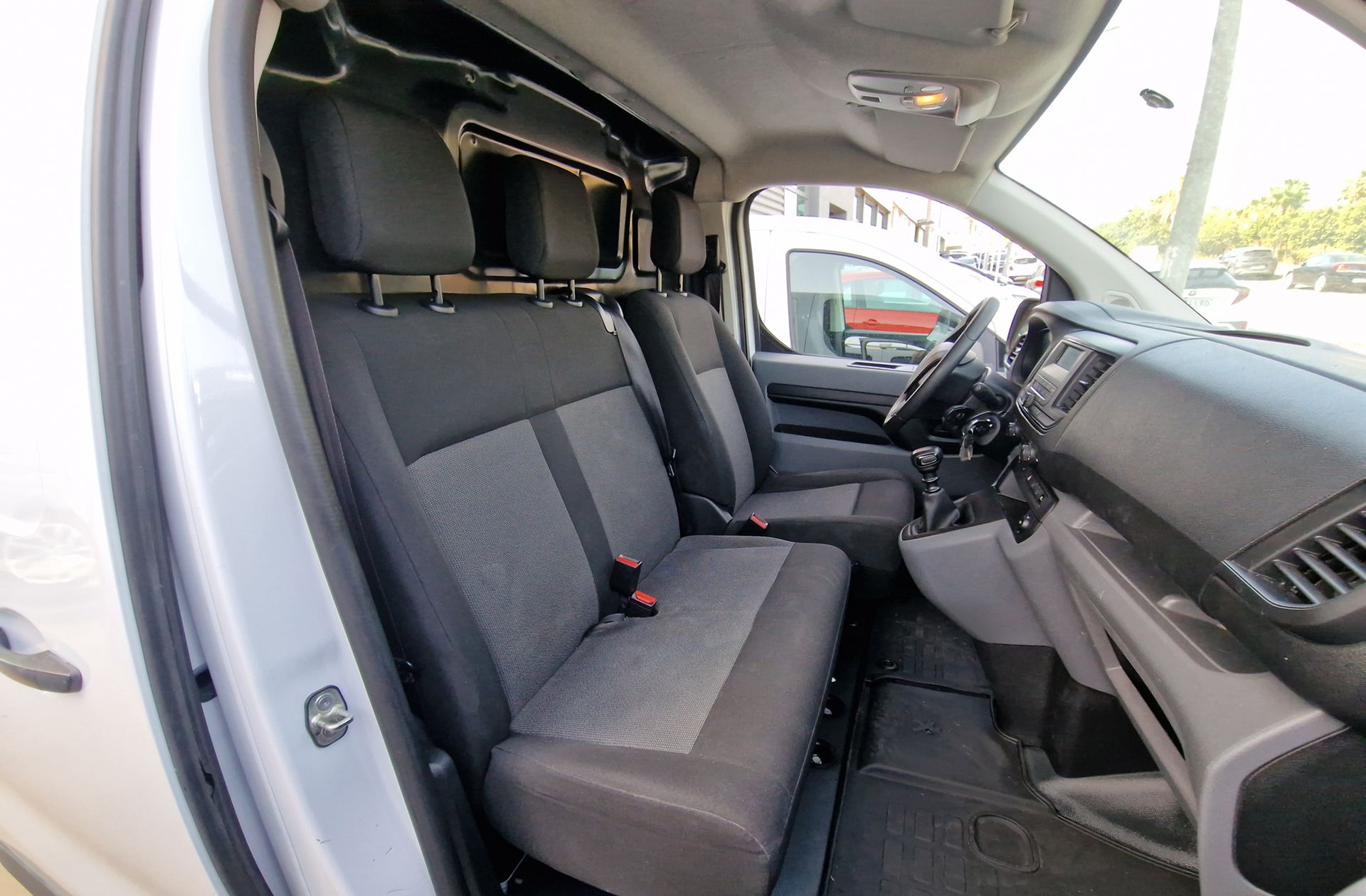 Peugeot Expert Furgon BlueHDi 120 Pro Standard - foto 12