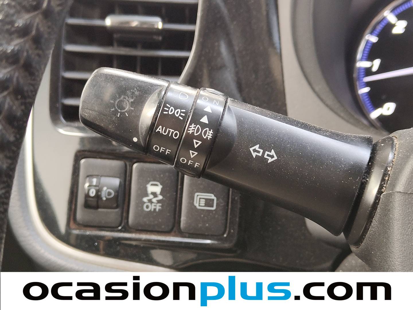 Extras y acabados del Mitsubishi Outlander Mitsubishi Outlander 220 DI-D Challenge 2WD (150 CV)
