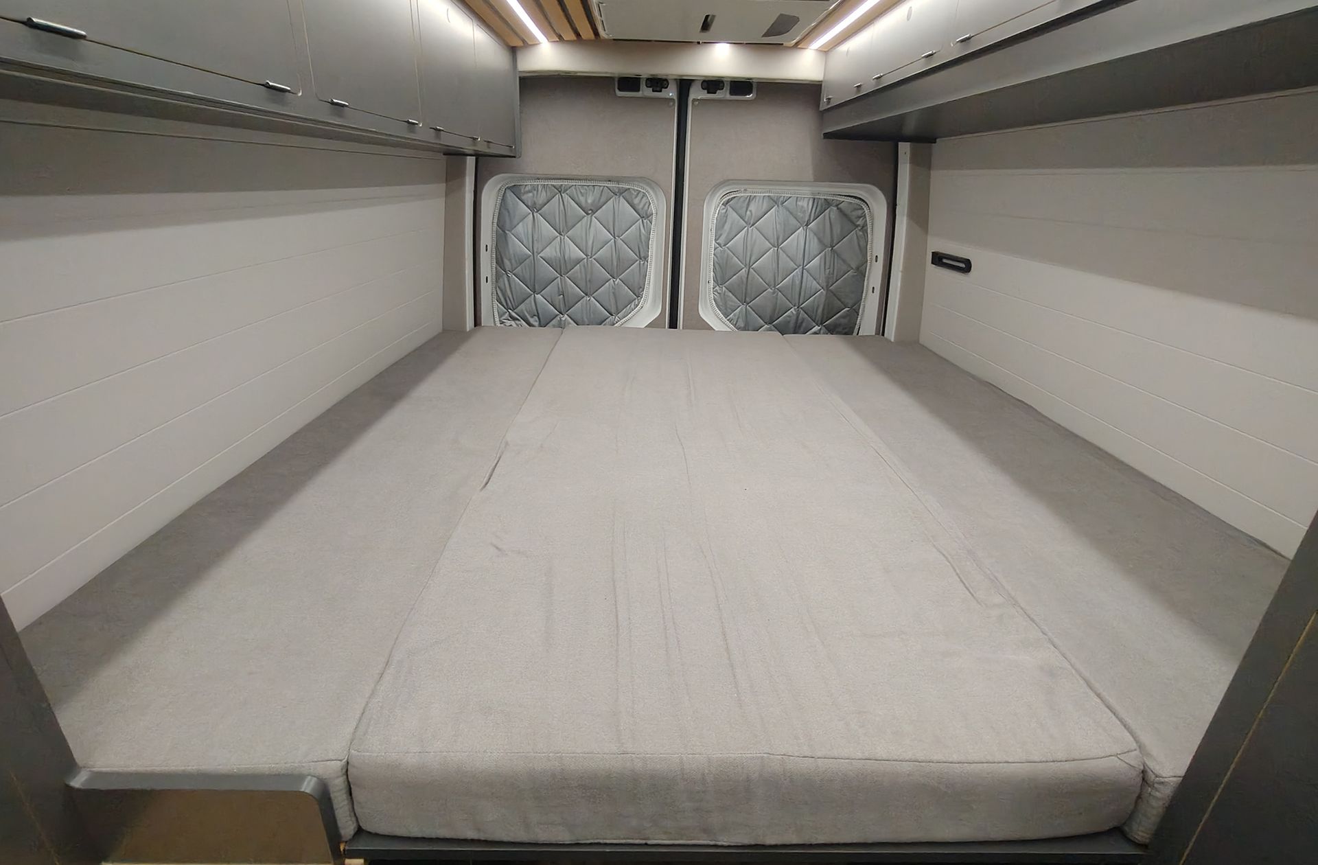 Volkswagen Crafter 35 Furgón Batalla Larga L4H3 2.0 TDI Camperizada 4 plazas - foto 7