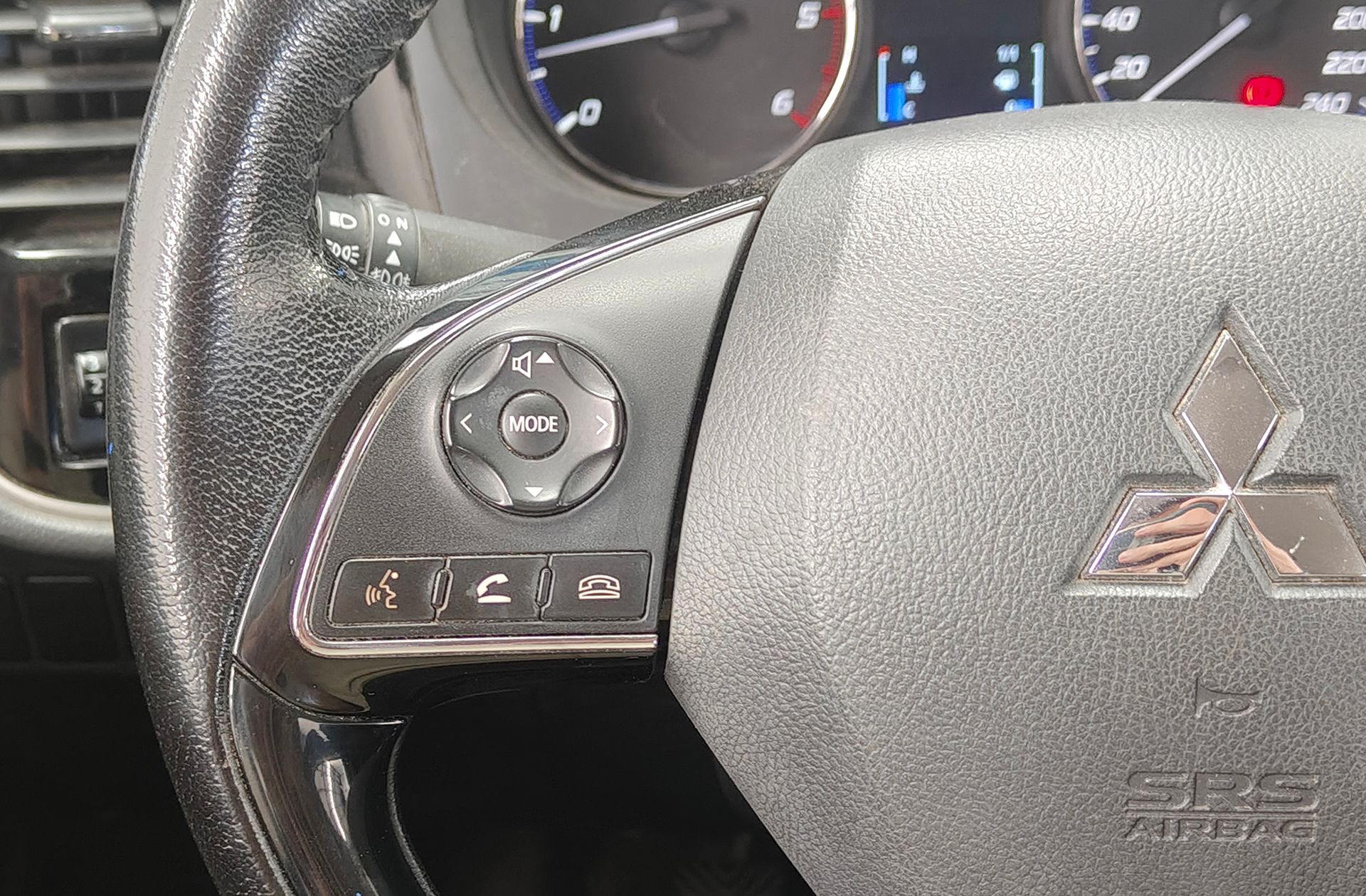 Mitsubishi Outlander 220 DI-D Motion 2WD 7 plazas - foto 26