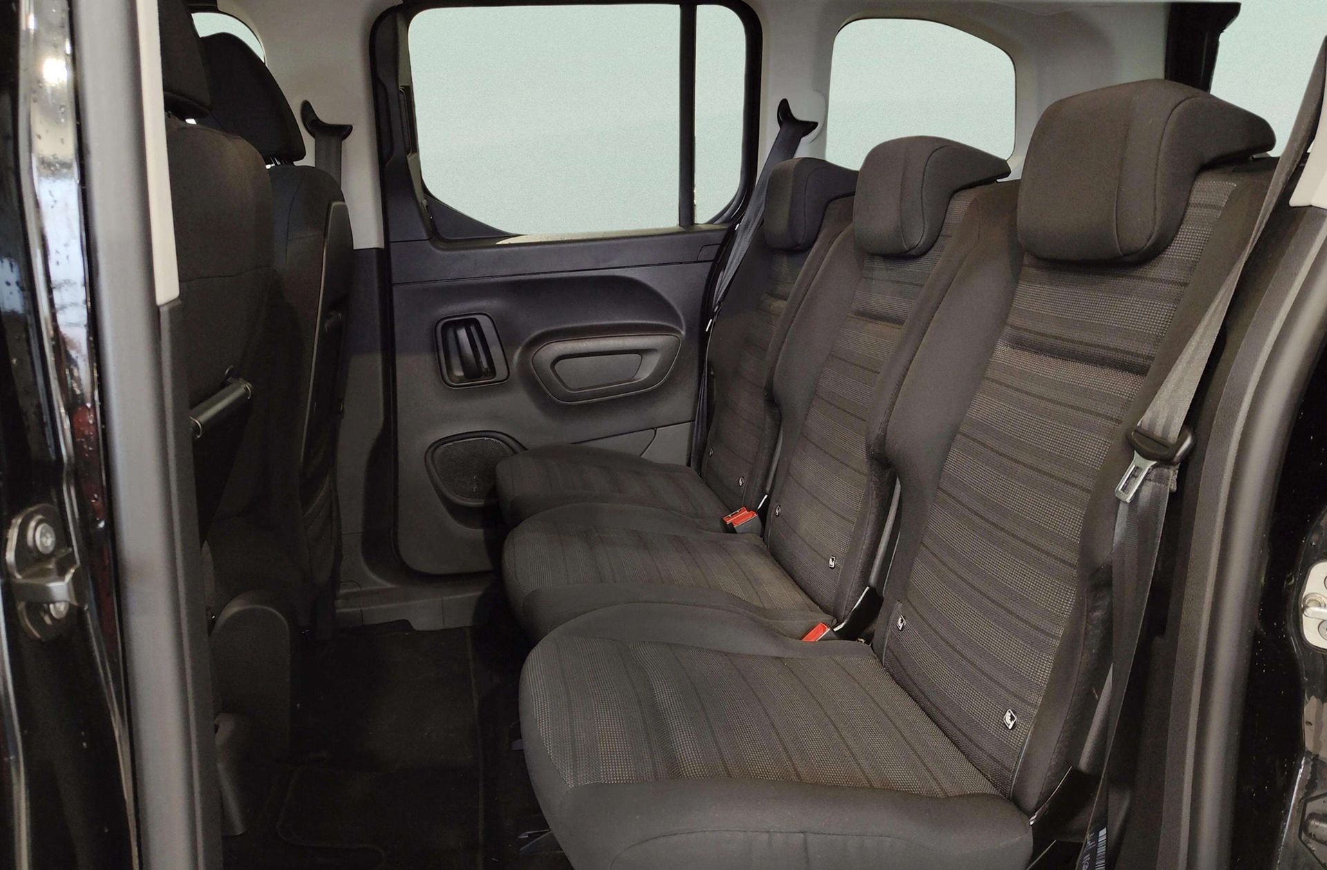 Opel Combo 1.2 T Elegance Plus L - foto 11