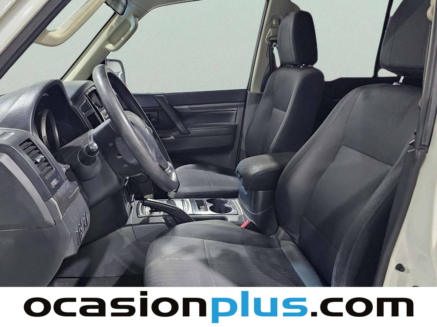 Foto asientos delanteros Mitsubishi Montero Mitsubishi Montero 3.2 DI-D Spirit Auto (190 CV) 7 Plazas