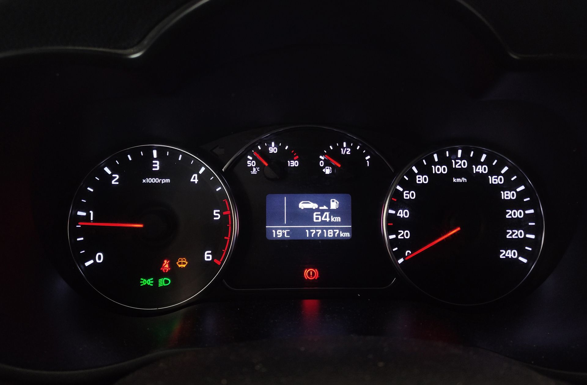 Kia Carens 1.7 CRDi VGT Uefa Euro2016 Eco-Dynamics - foto 19