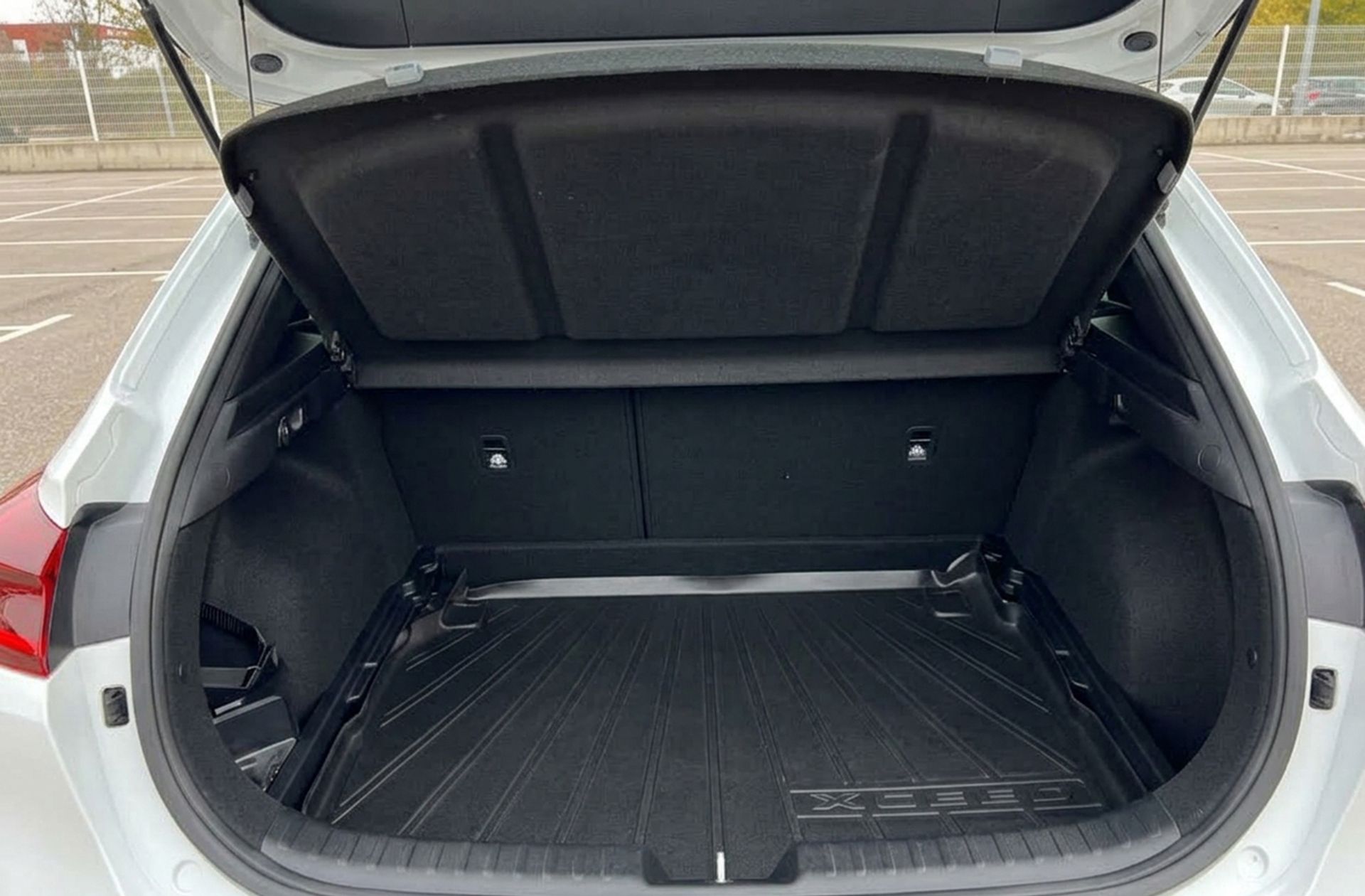 Kia XCeed 1.4 T-GDi Tech - foto 17
