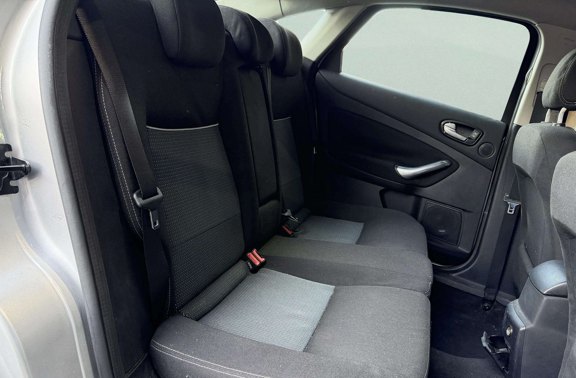 Ford Mondeo 1.8 TDCi Trend - foto 12