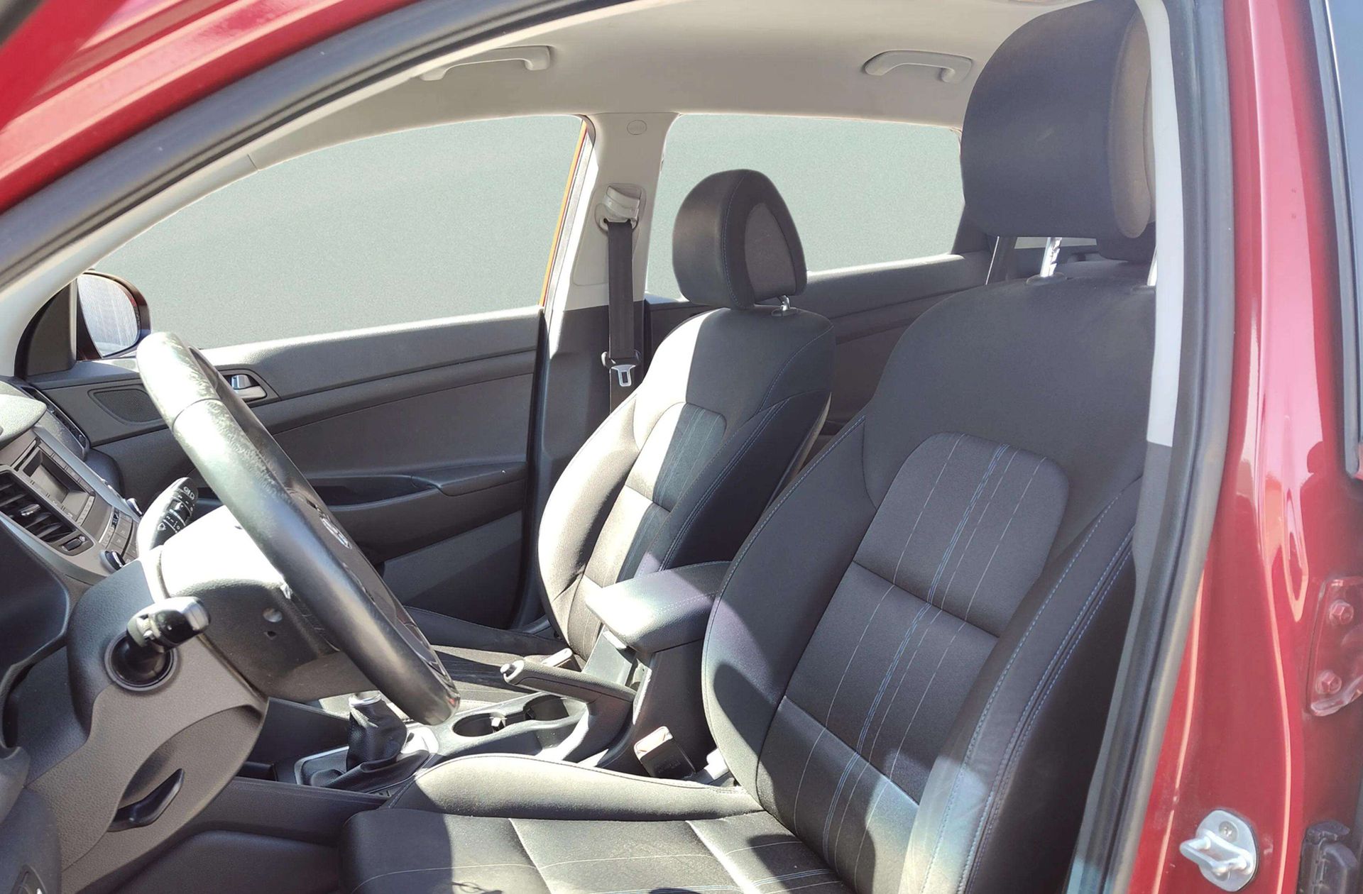 Hyundai Tucson 1.7 CRDi BlueDrive Essence 4x2 - foto 8