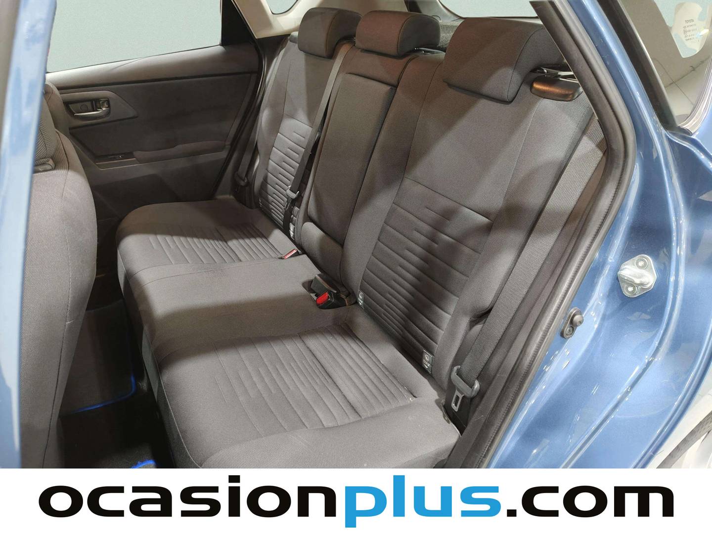 Foto asientos traseros Toyota Auris Toyota Auris 140H Hybrid Active (Business Plus) (136 CV)